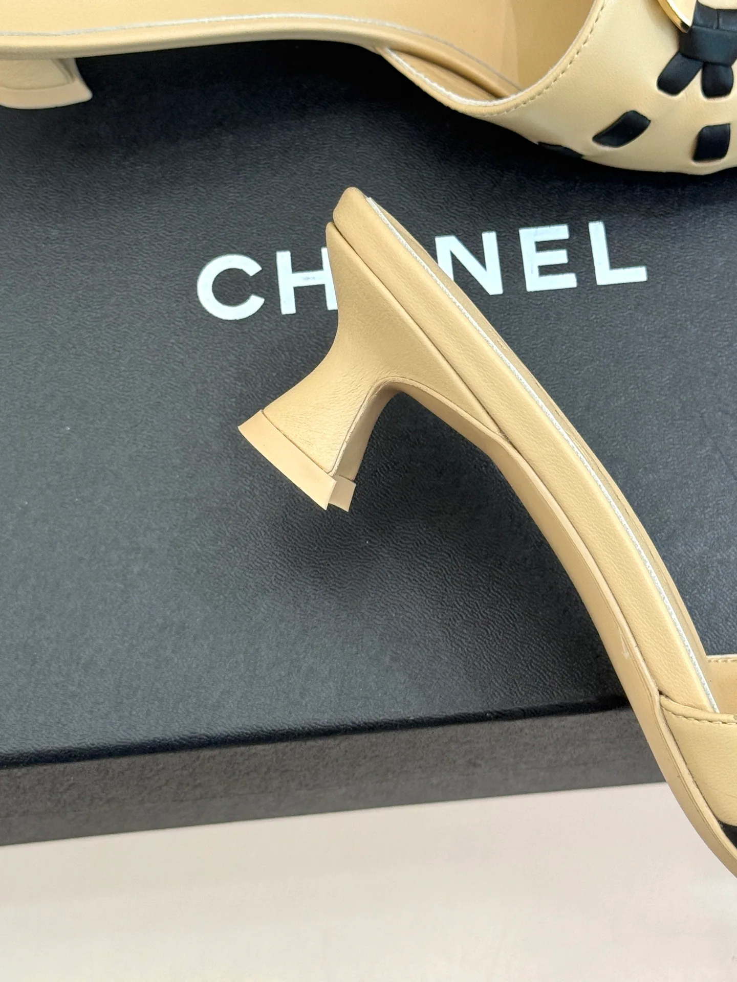Босоножки Женские Chanel 17025704