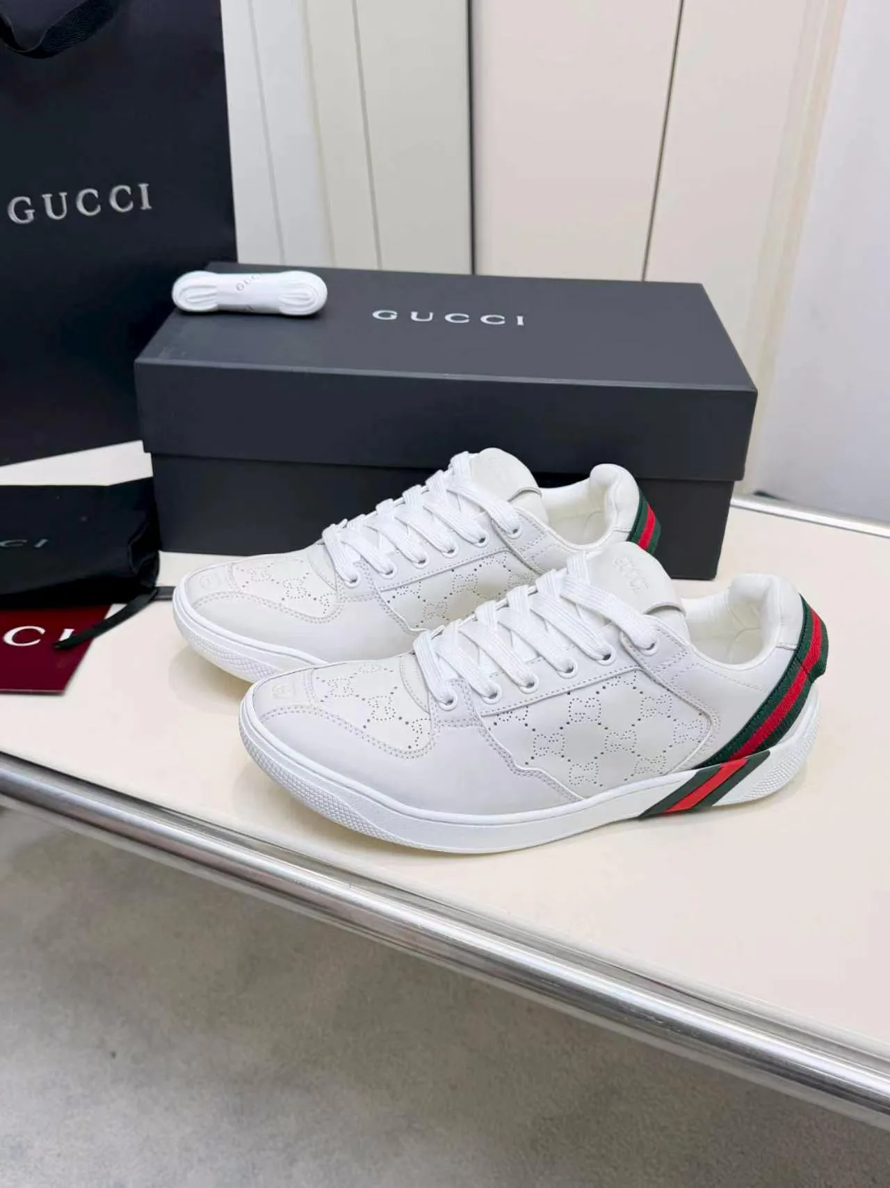 Кроссовки Женские Gucci 18311599