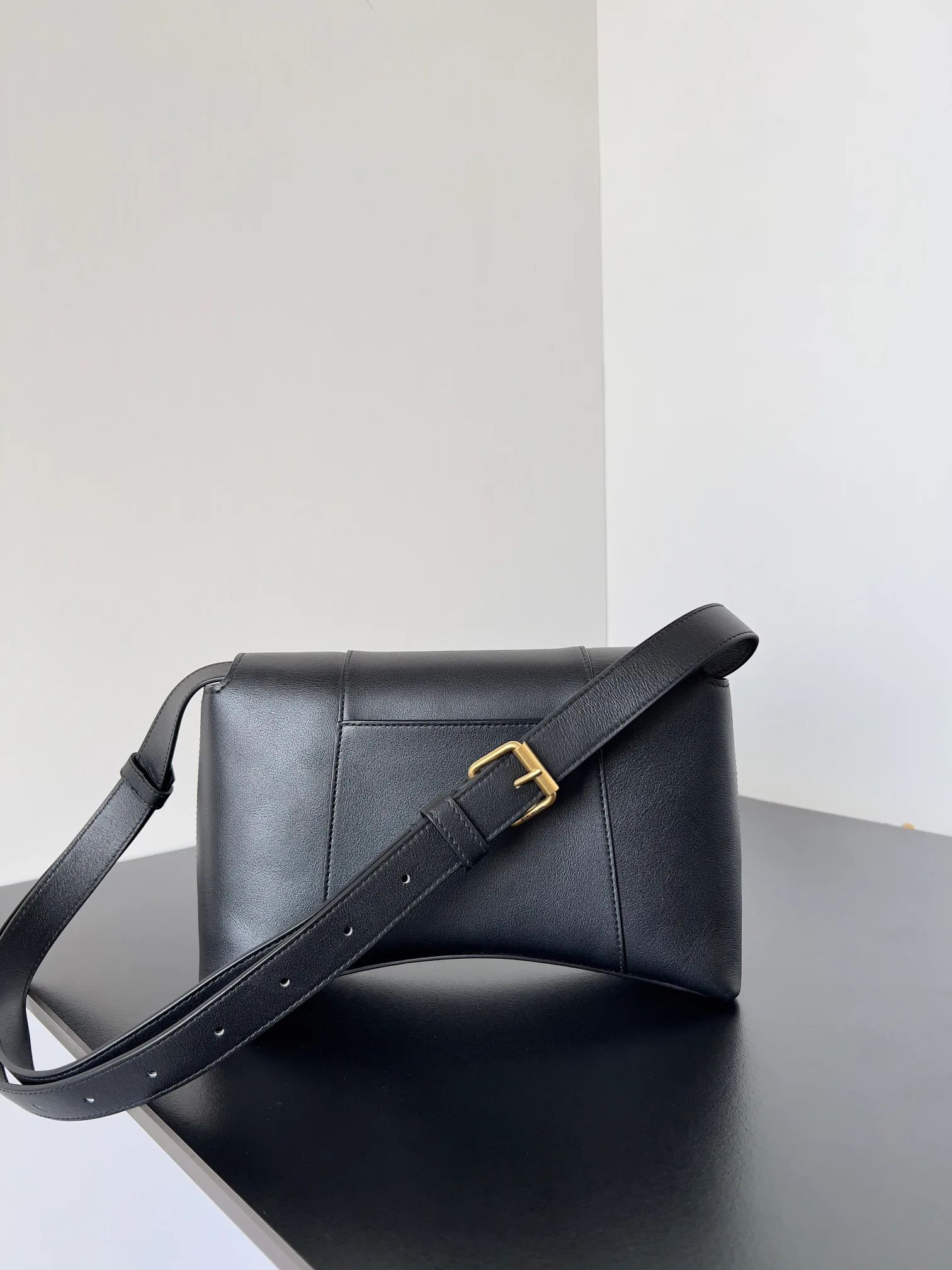 Сумки На Ремне Женские Balenciaga 368795