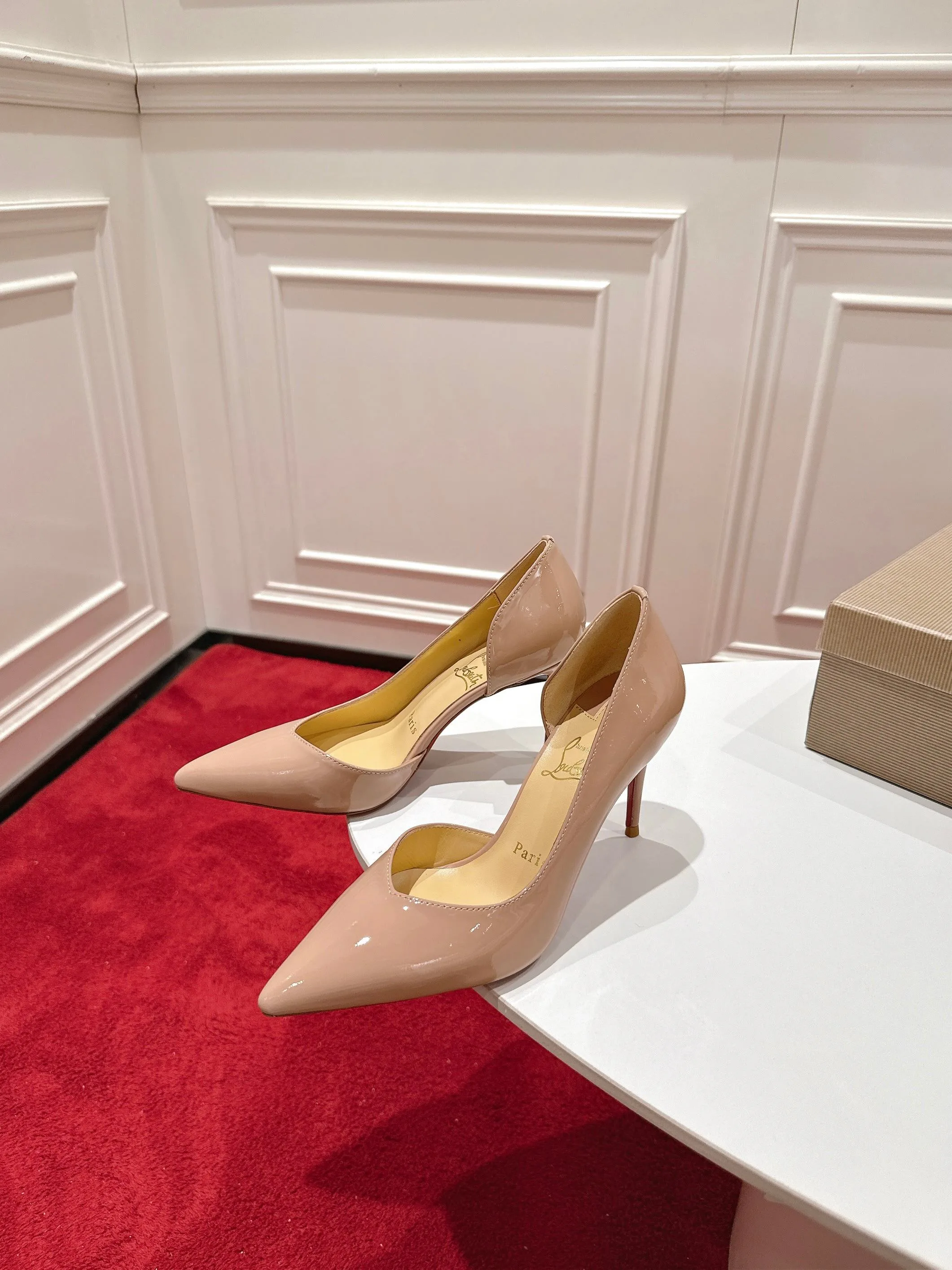 Туфли Женские Christian Louboutin 11640670