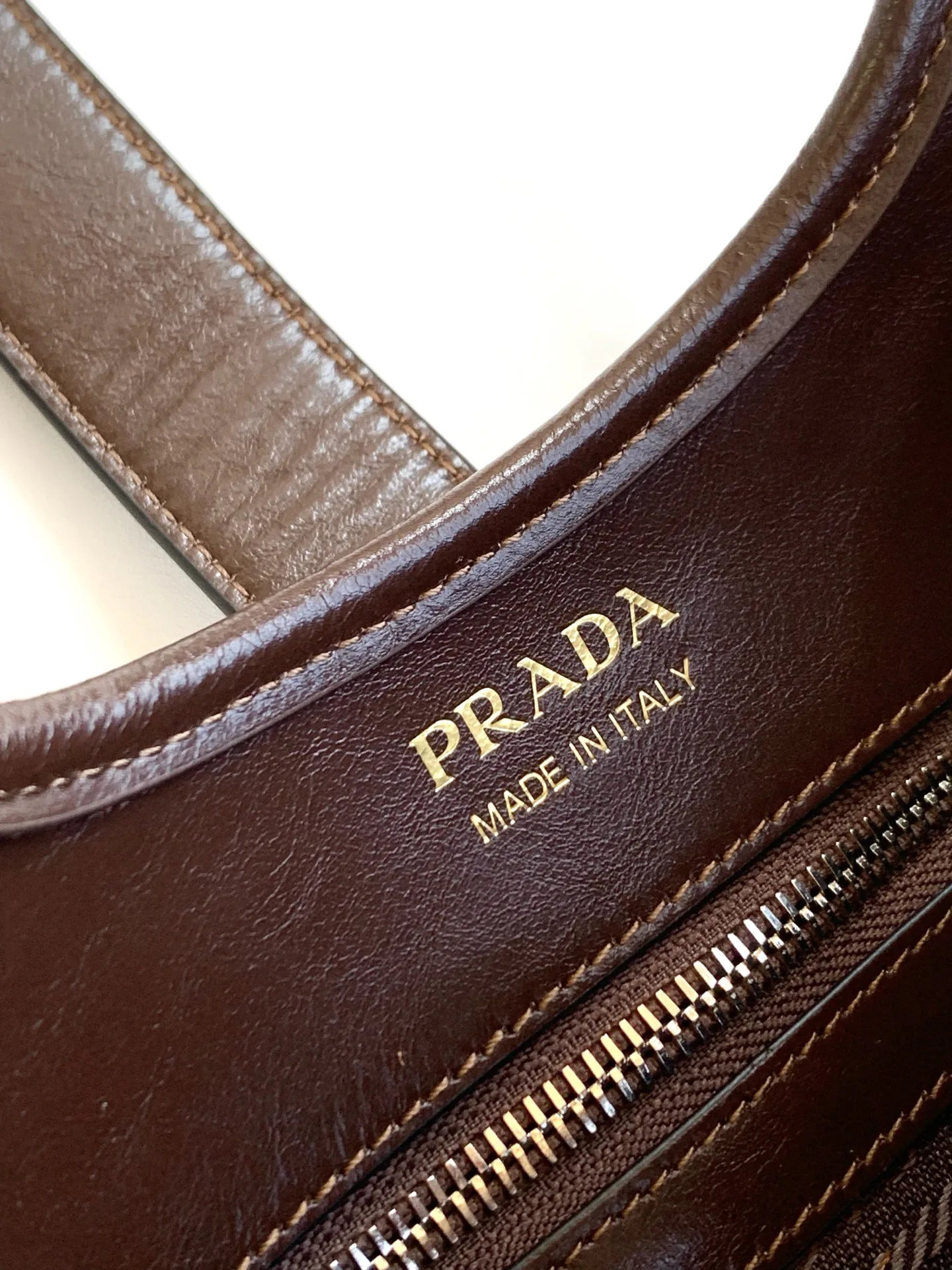 Классические Сумки Женские Prada 8354