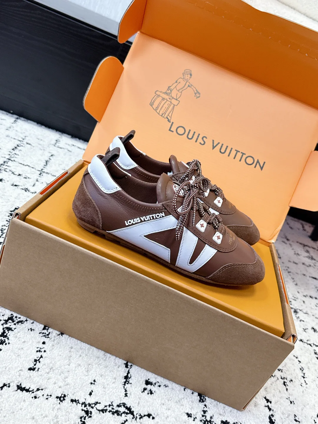 Кроссовки Женские Louis Vuitton 2471101