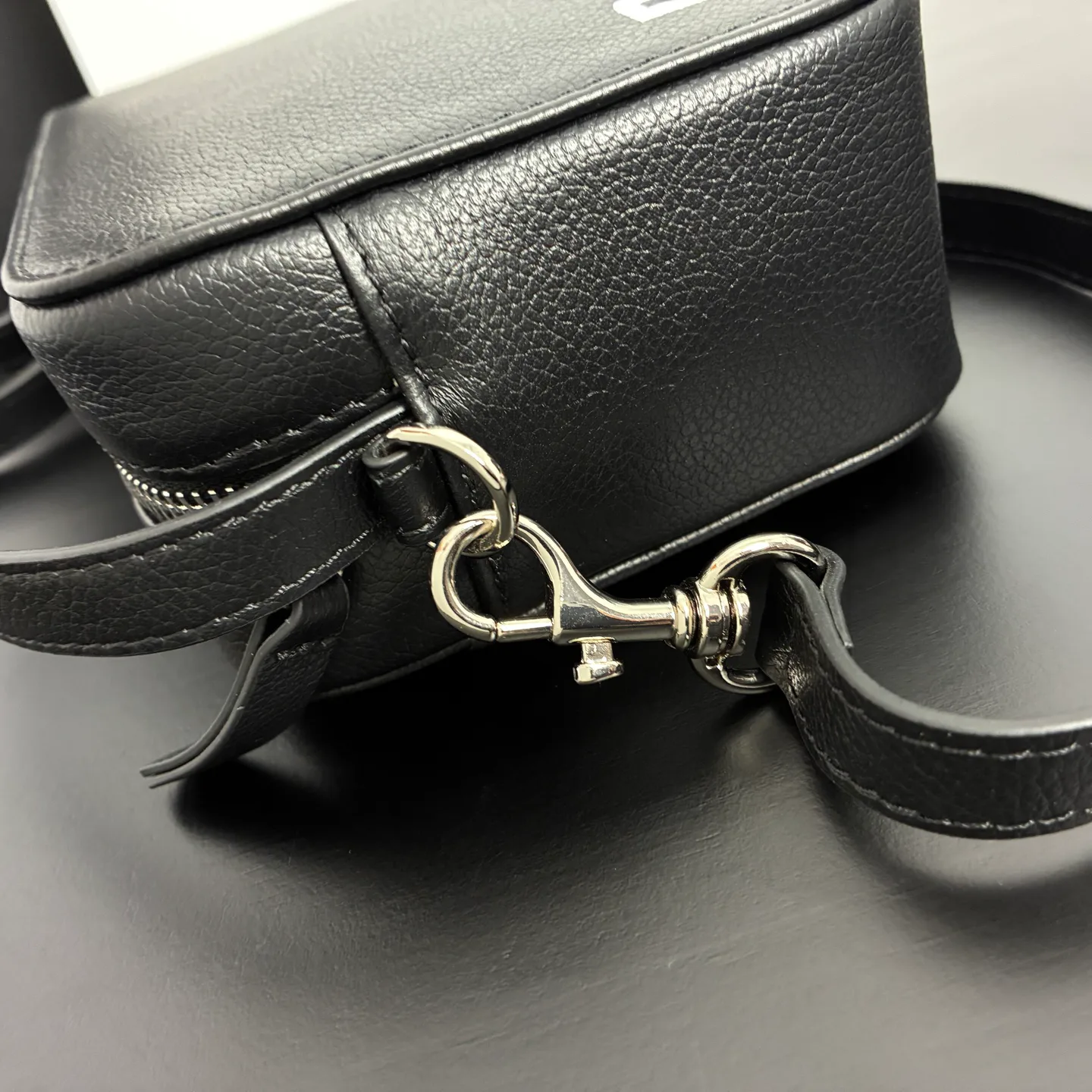 Сумки На Ремне Женские Balenciaga 18136517