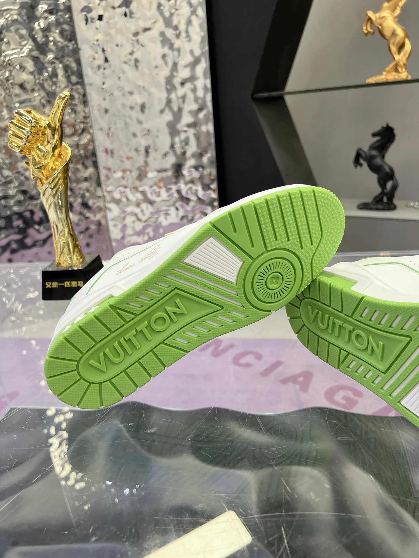 Кроссовки Женские Louis Vuitton 17635605