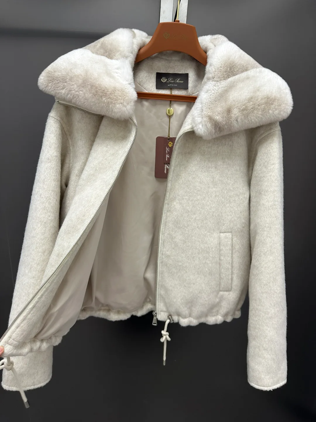 Куртки И Пуховики Женские Loro Piana 18702452