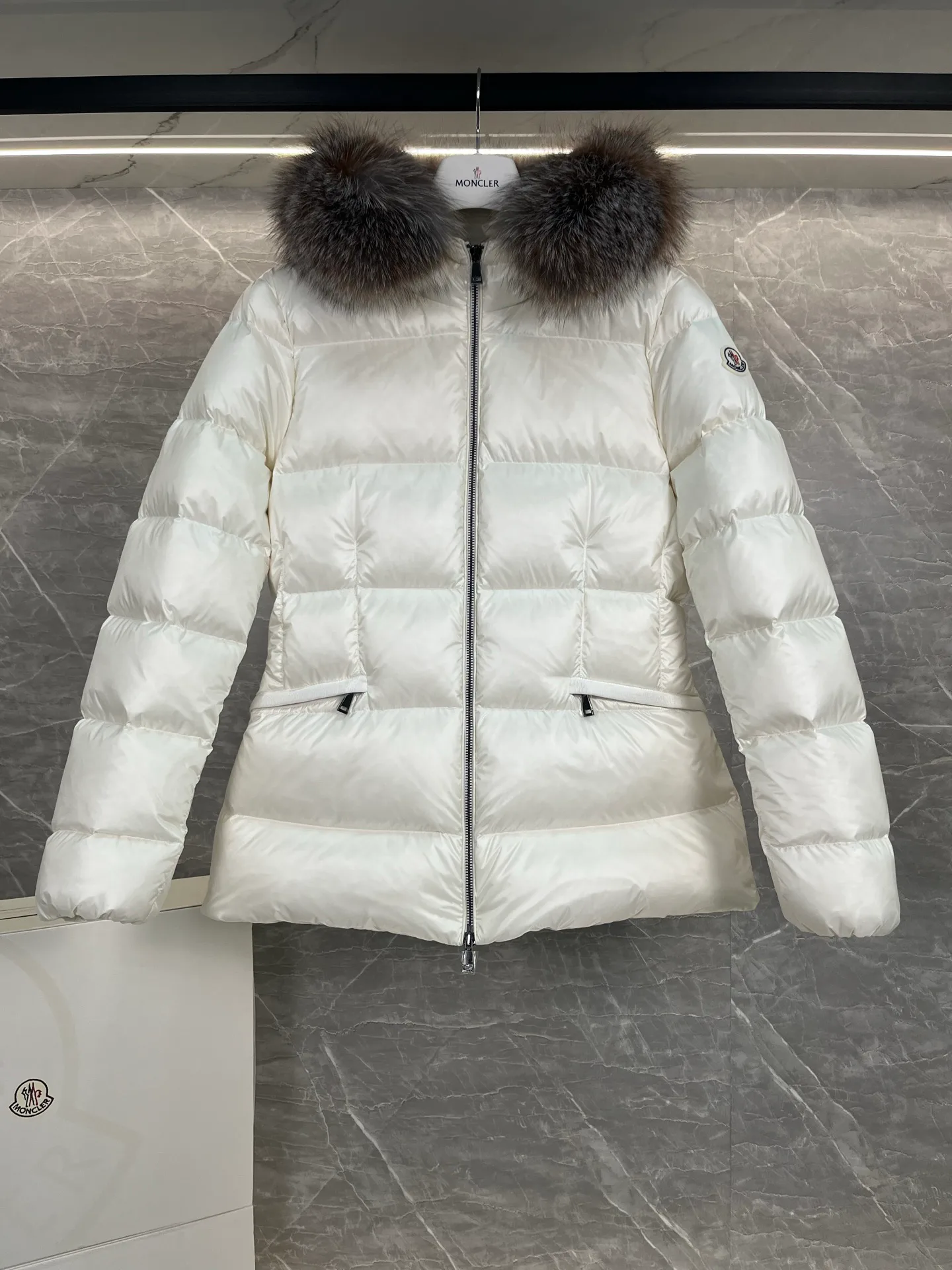Куртки И Пуховики Женские Moncler 19256595