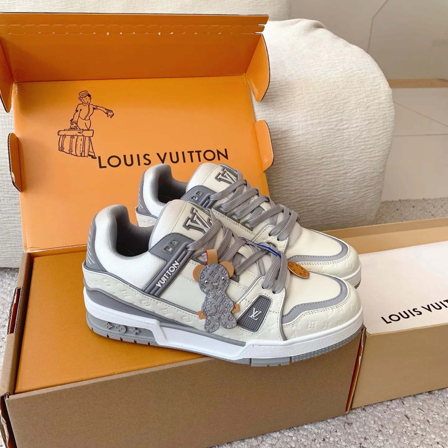 Кроссовки Женские Louis Vuitton 18258368