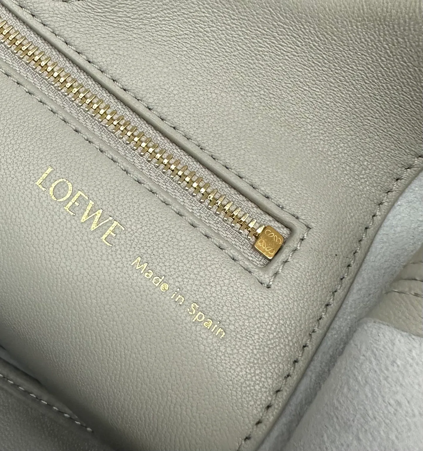 Классические Сумки Женские Loewe 12172493