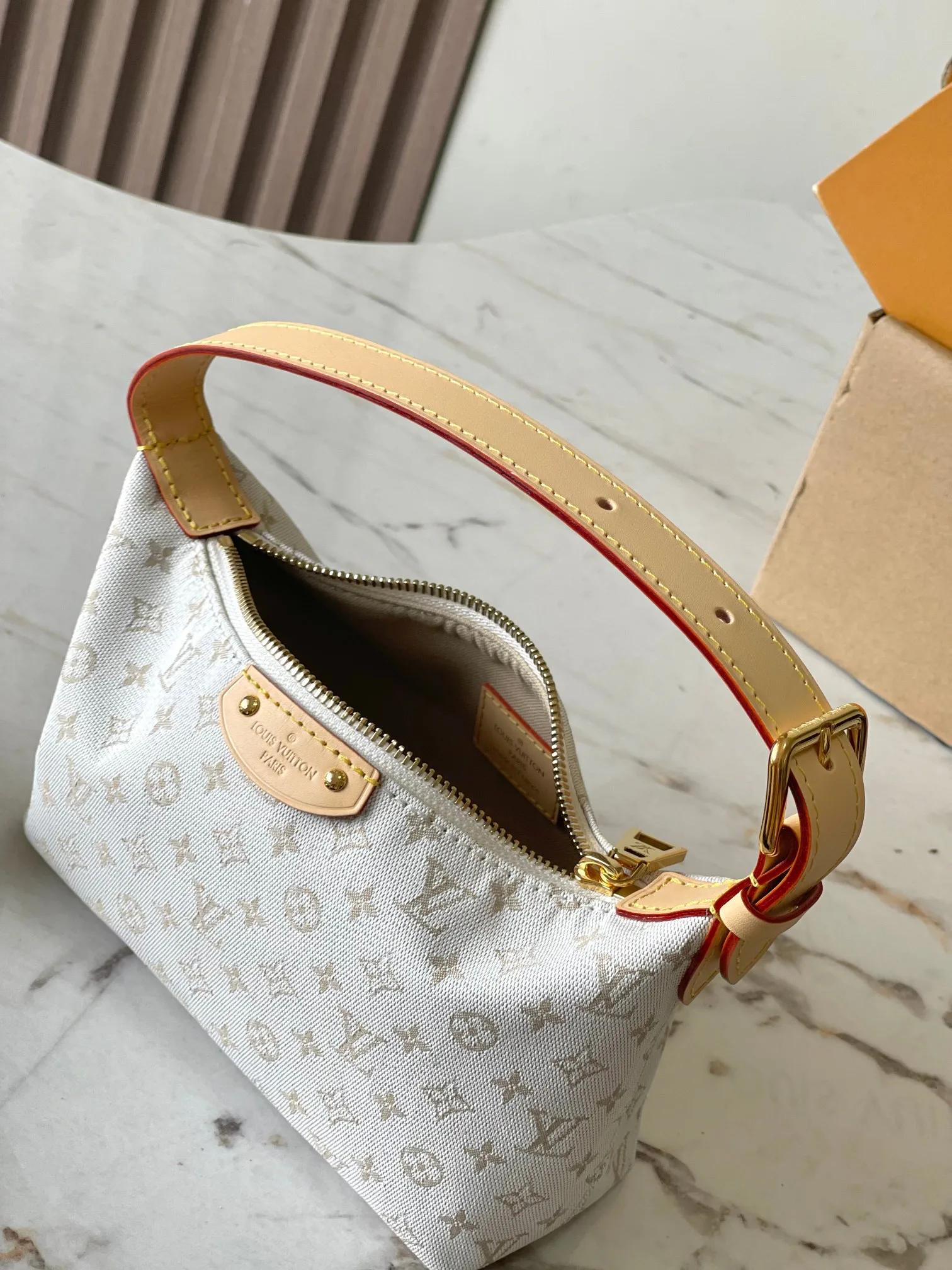 Клатчи Женские Louis Vuitton 15089504