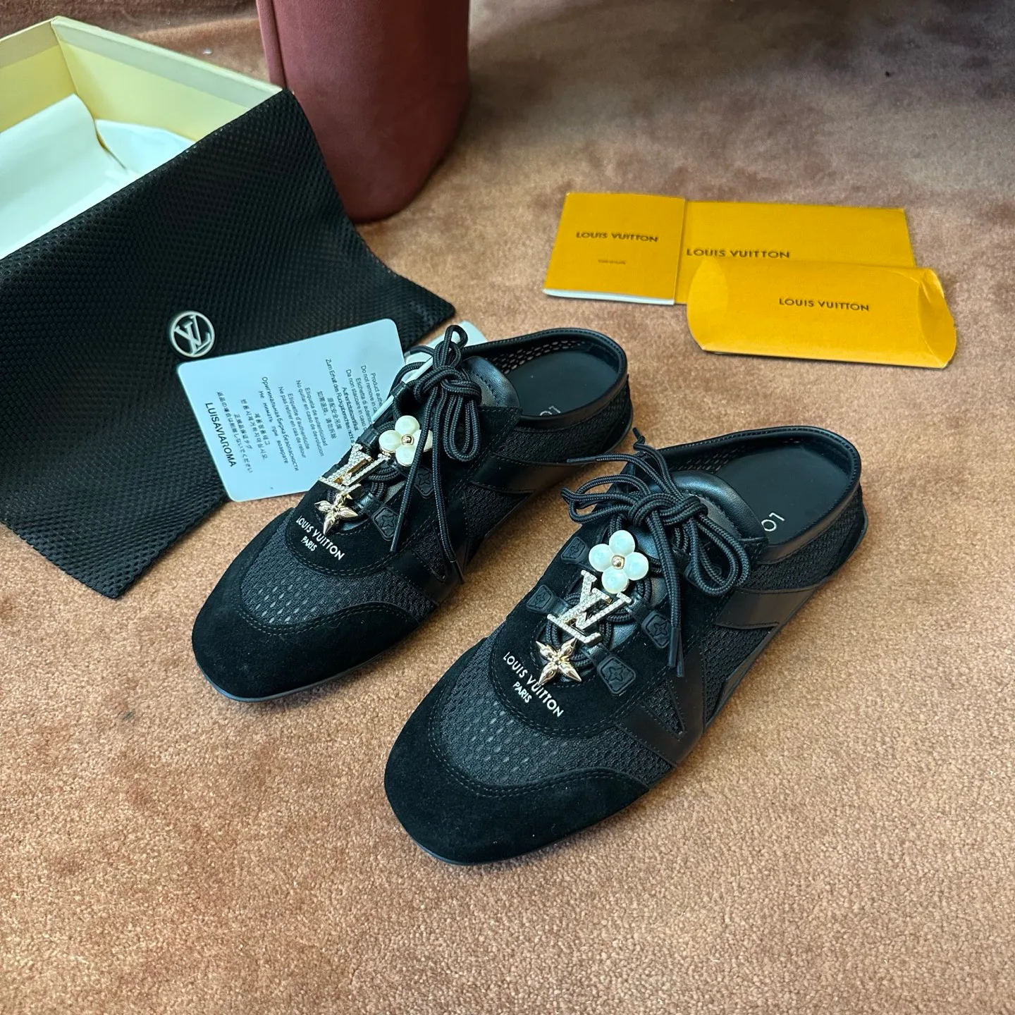 Кроссовки Женские Louis Vuitton 18120468