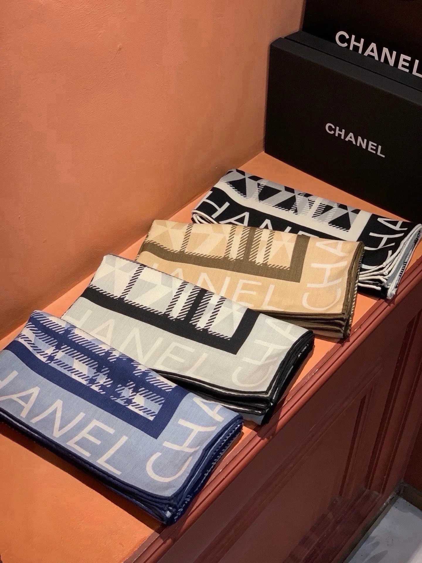 Шарфы Chanel 17543196
