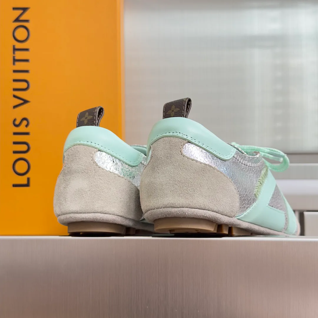 Кроссовки Женские Louis Vuitton 17780696