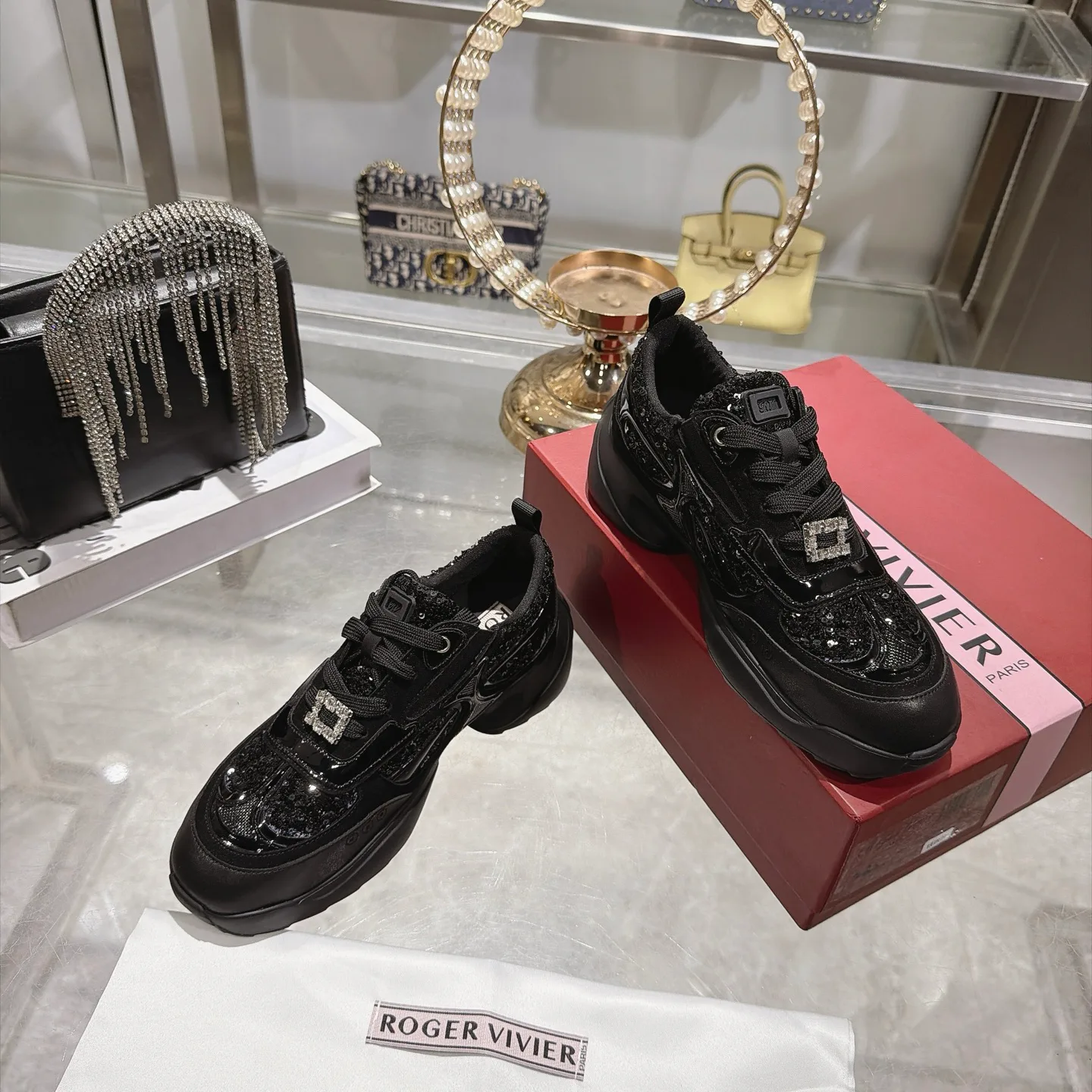 Кроссовки Женские Roger Vivier 18366857
