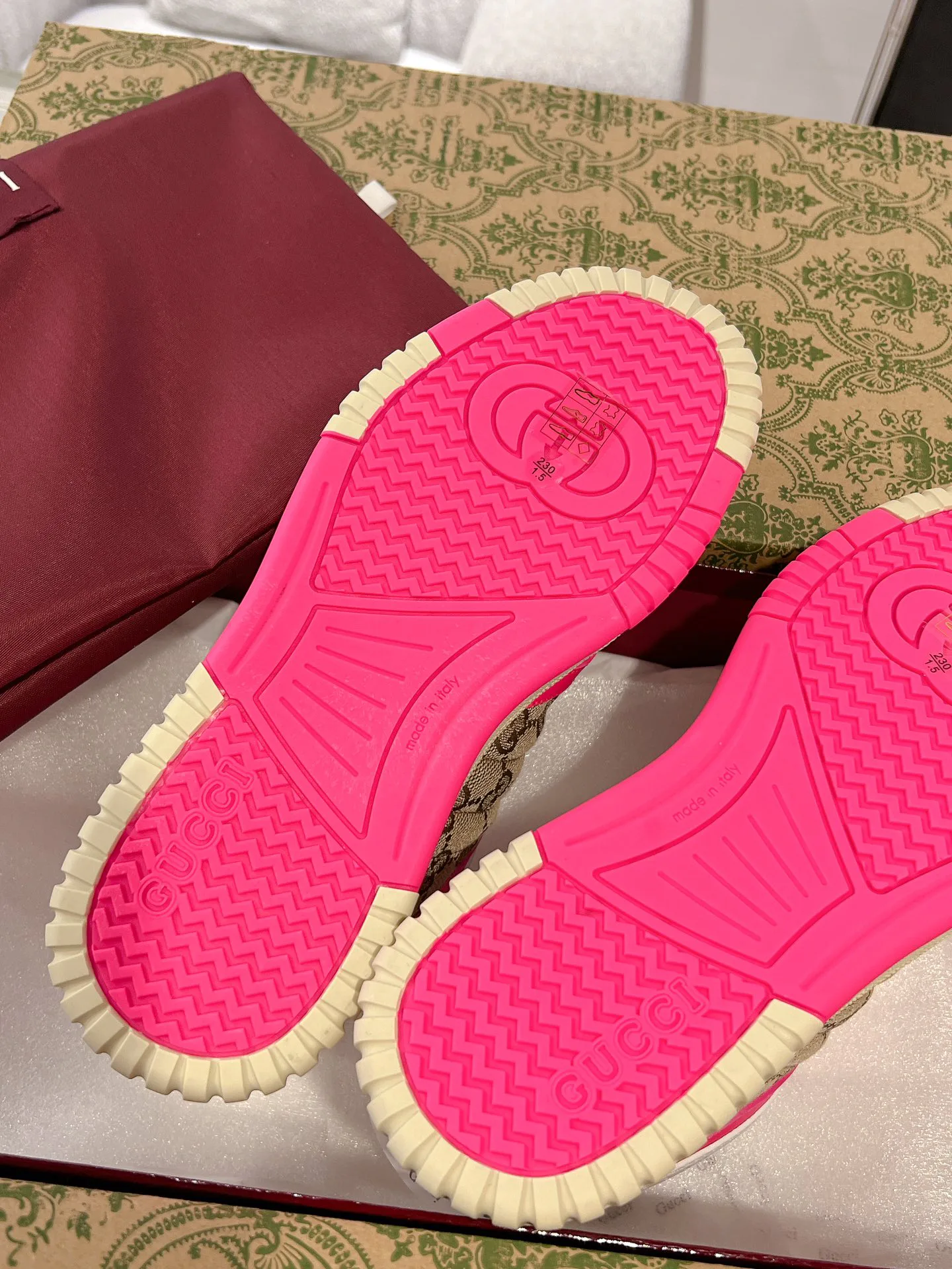 Кроссовки Женские Gucci 458076