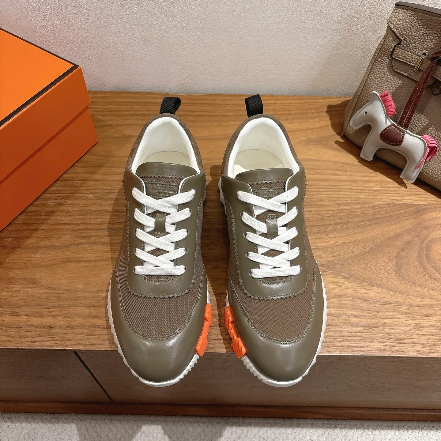 Кроссовки Женские Hermes 18729609