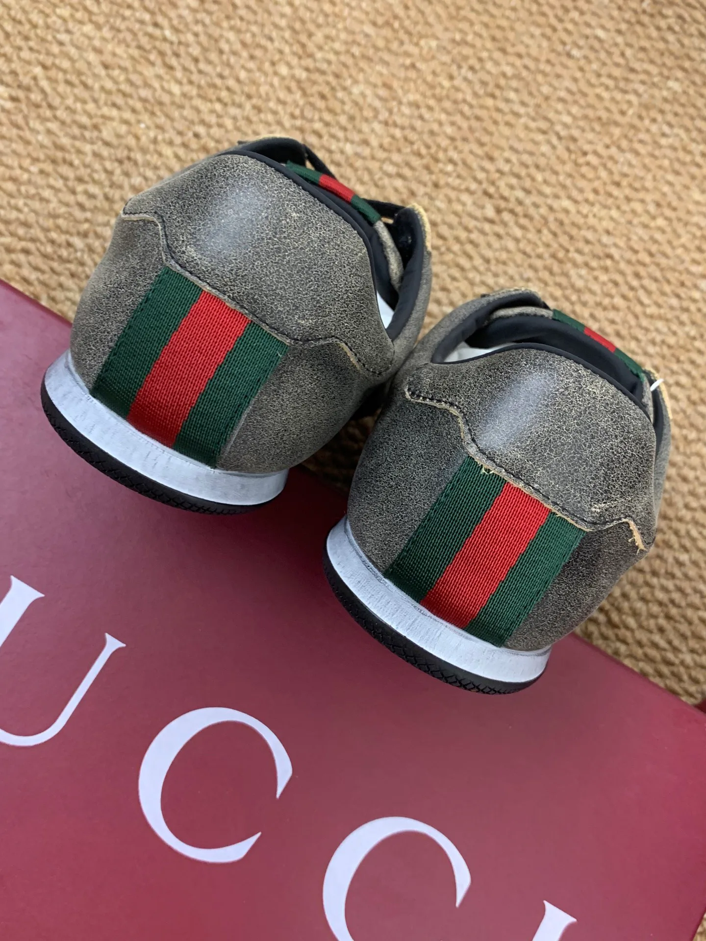 Кроссовки Женские Gucci 10646359