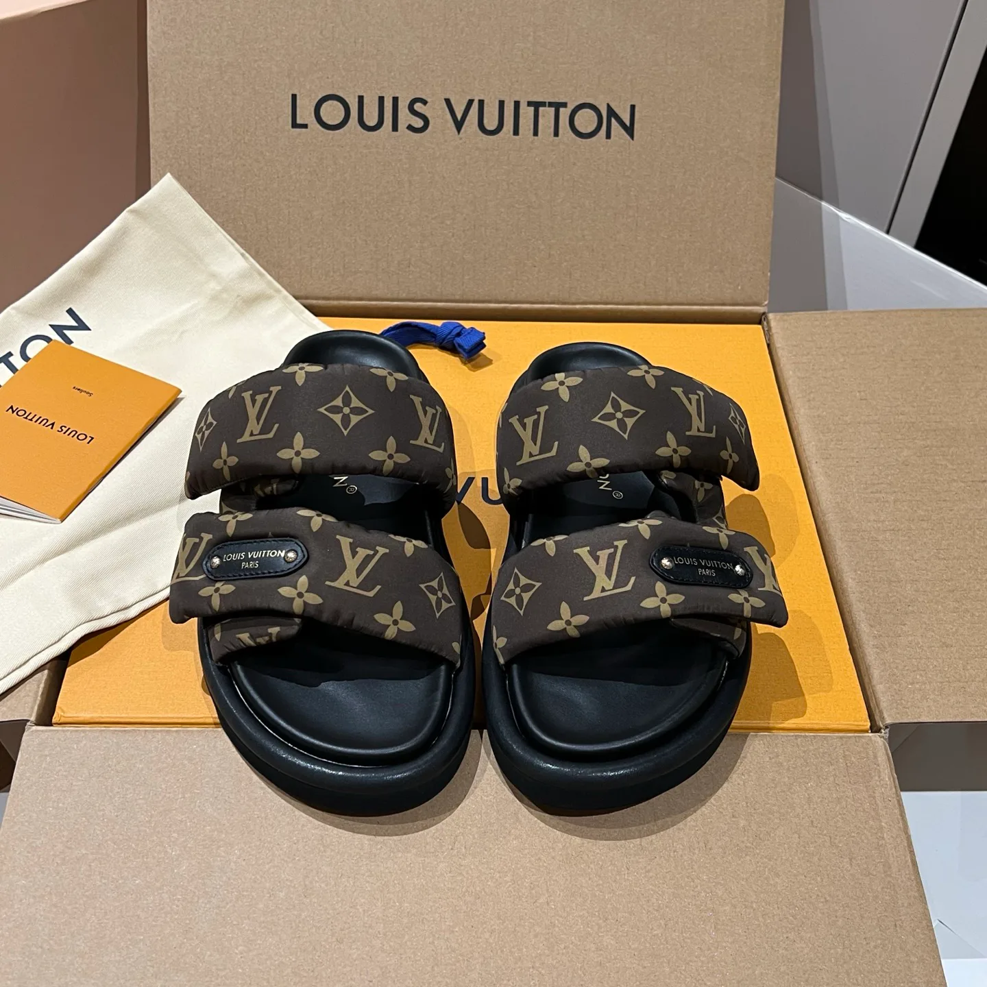 Шлепанцы Женские Louis Vuitton 17608431