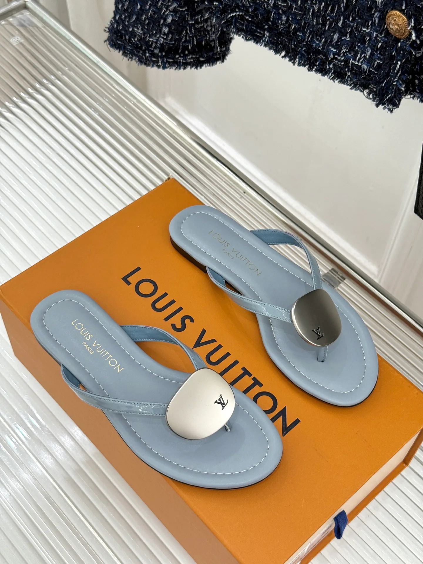 Шлепанцы Женские Louis Vuitton 17596992