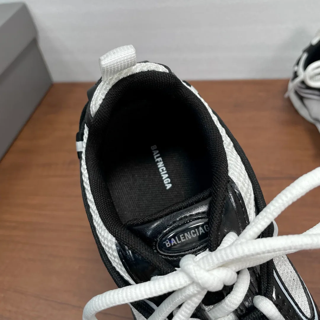 Кроссовки Женские Balenciaga 18707951