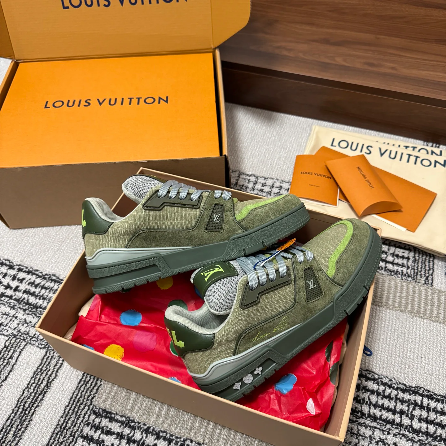 Кроссовки Женские Louis Vuitton 1546836