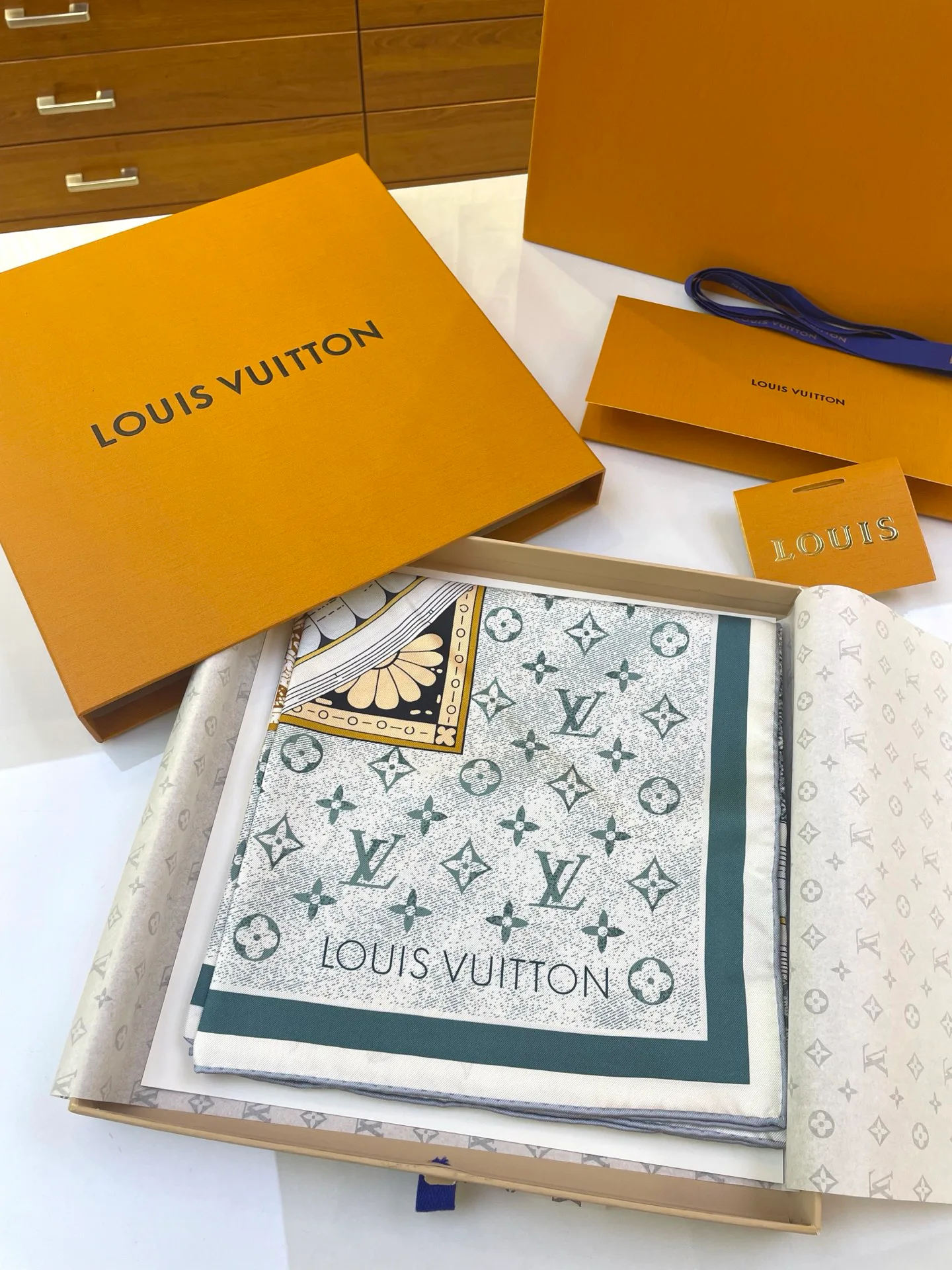 Шарфы Louis Vuitton 899687