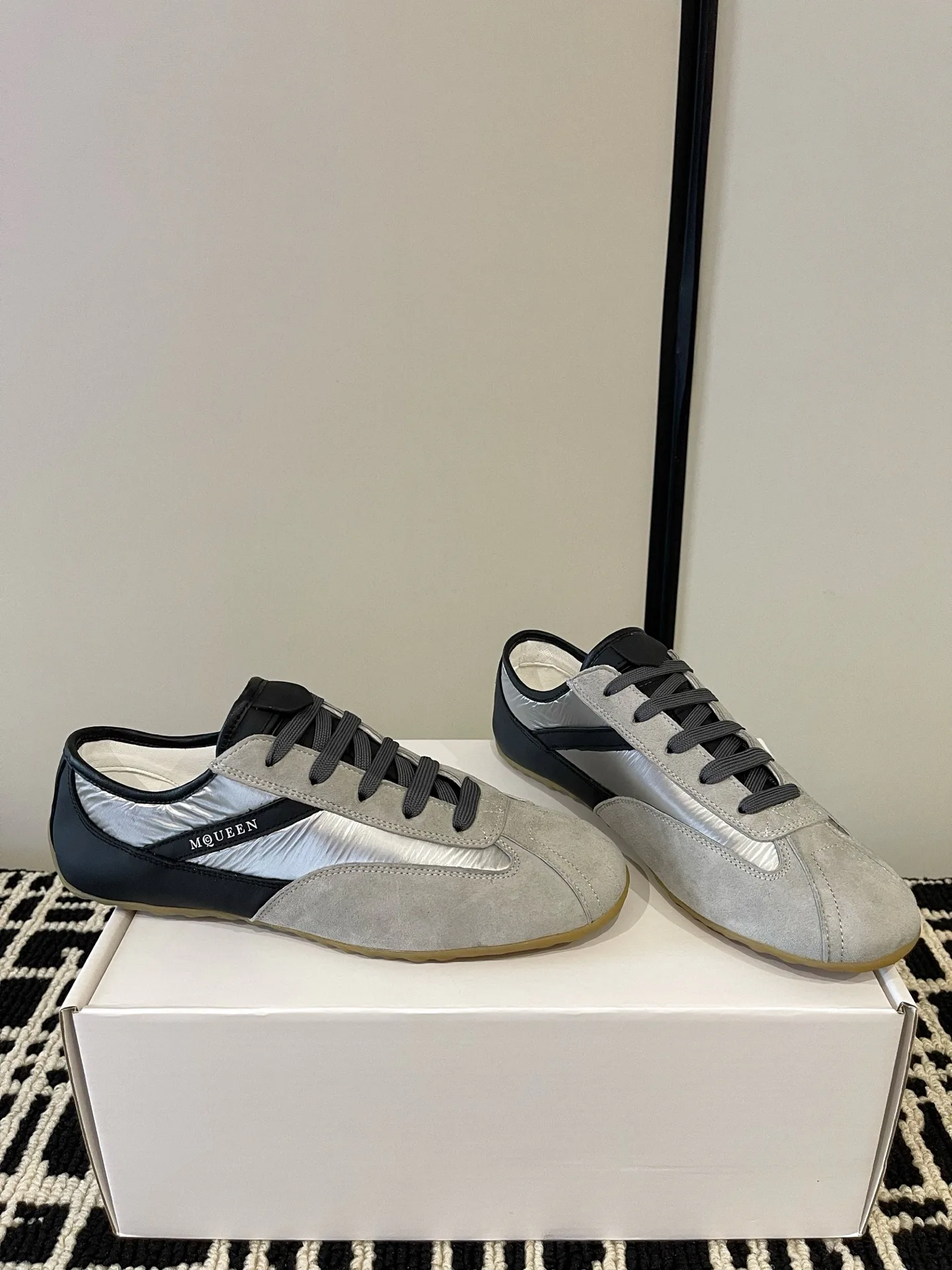 Кроссовки Женские Alexander Mcqueen 18386229