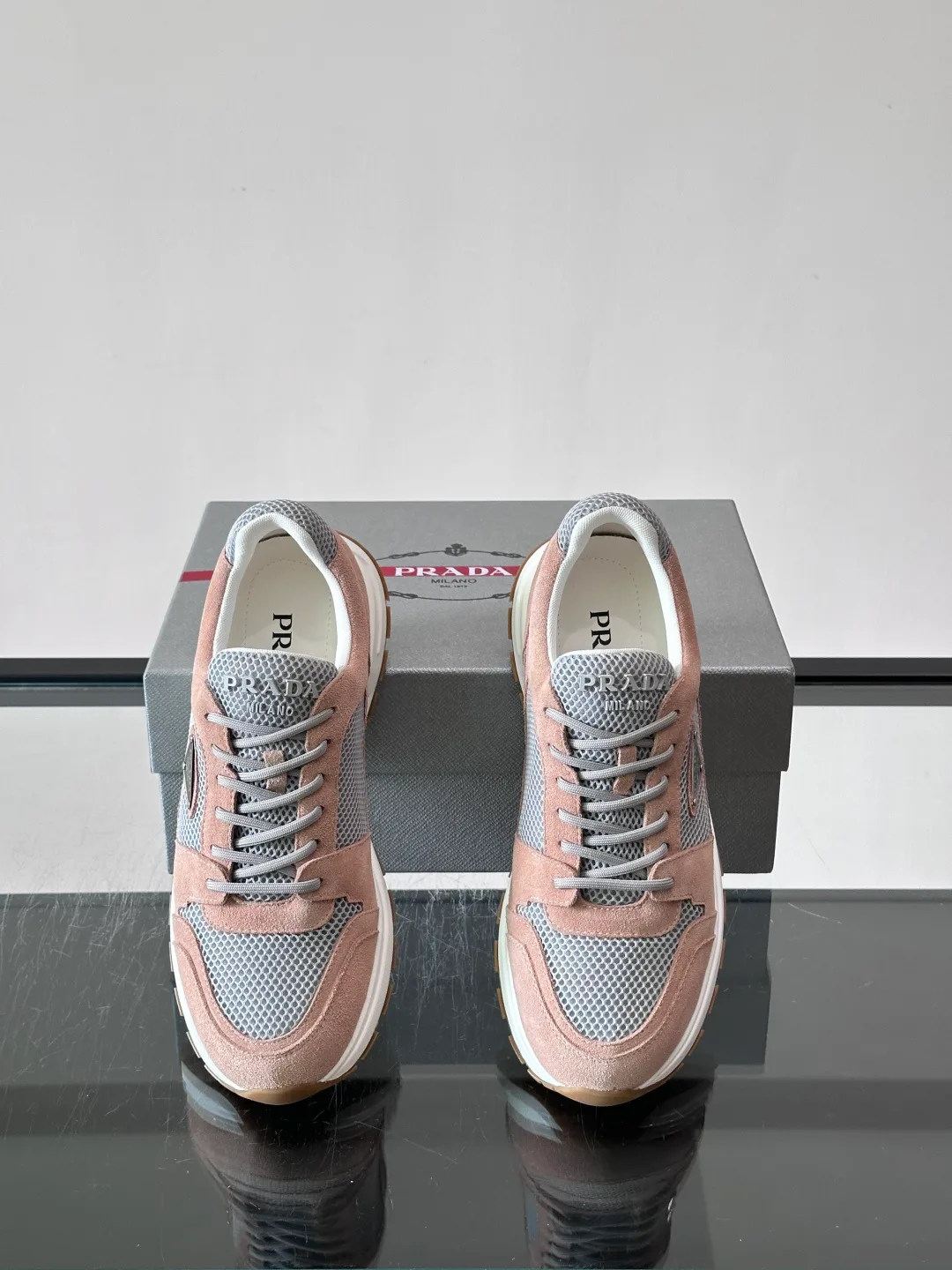 Кроссовки Женские Prada 18102648