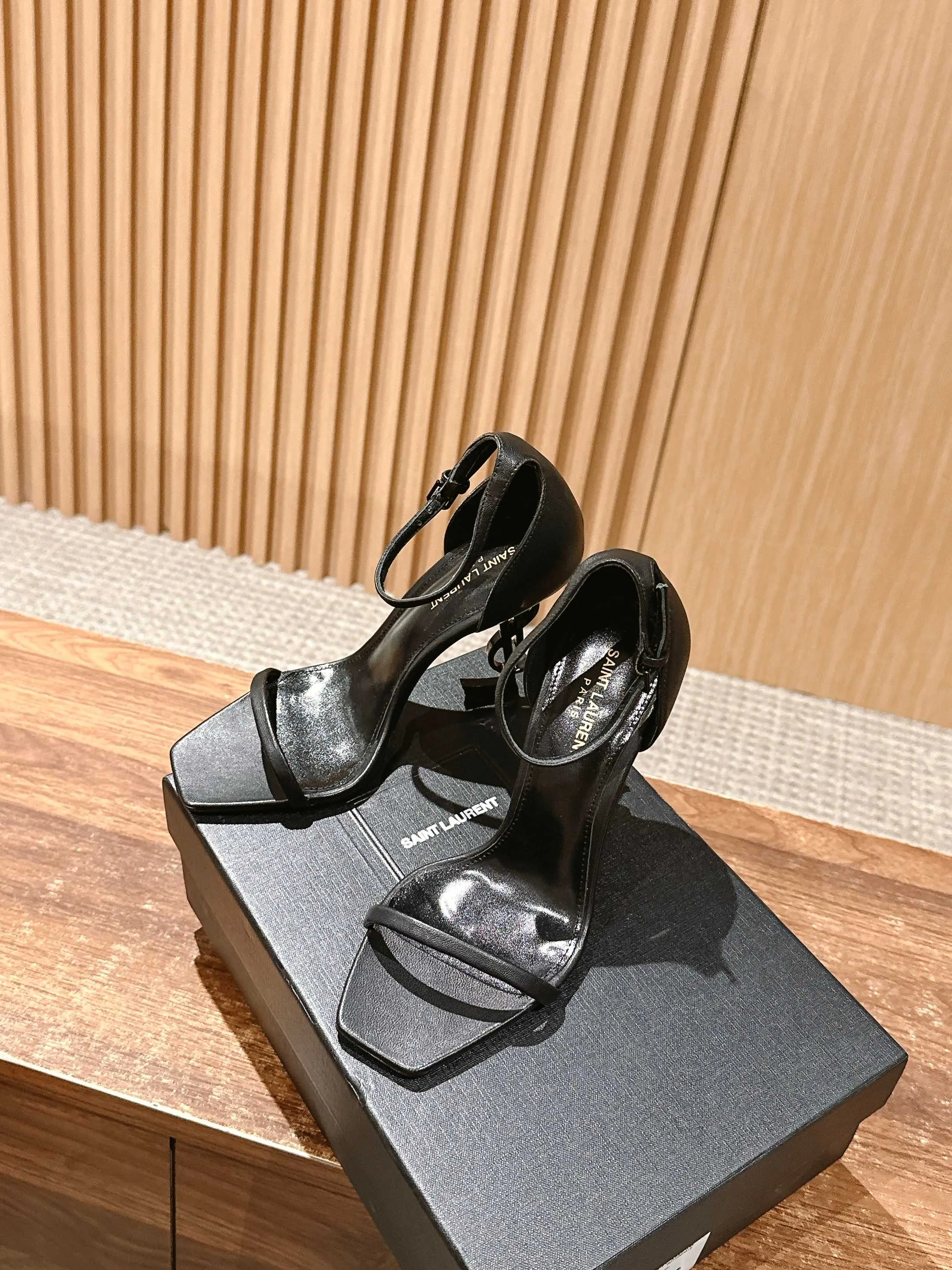 Босоножки Женские Saint Laurent 54923