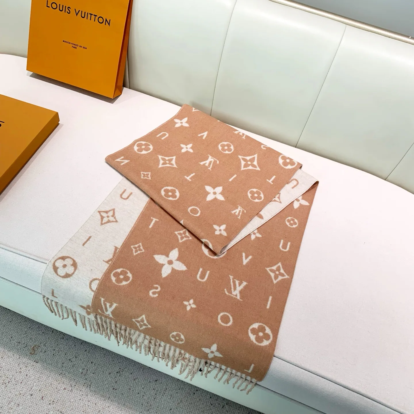 Шарфы Louis Vuitton 1049259