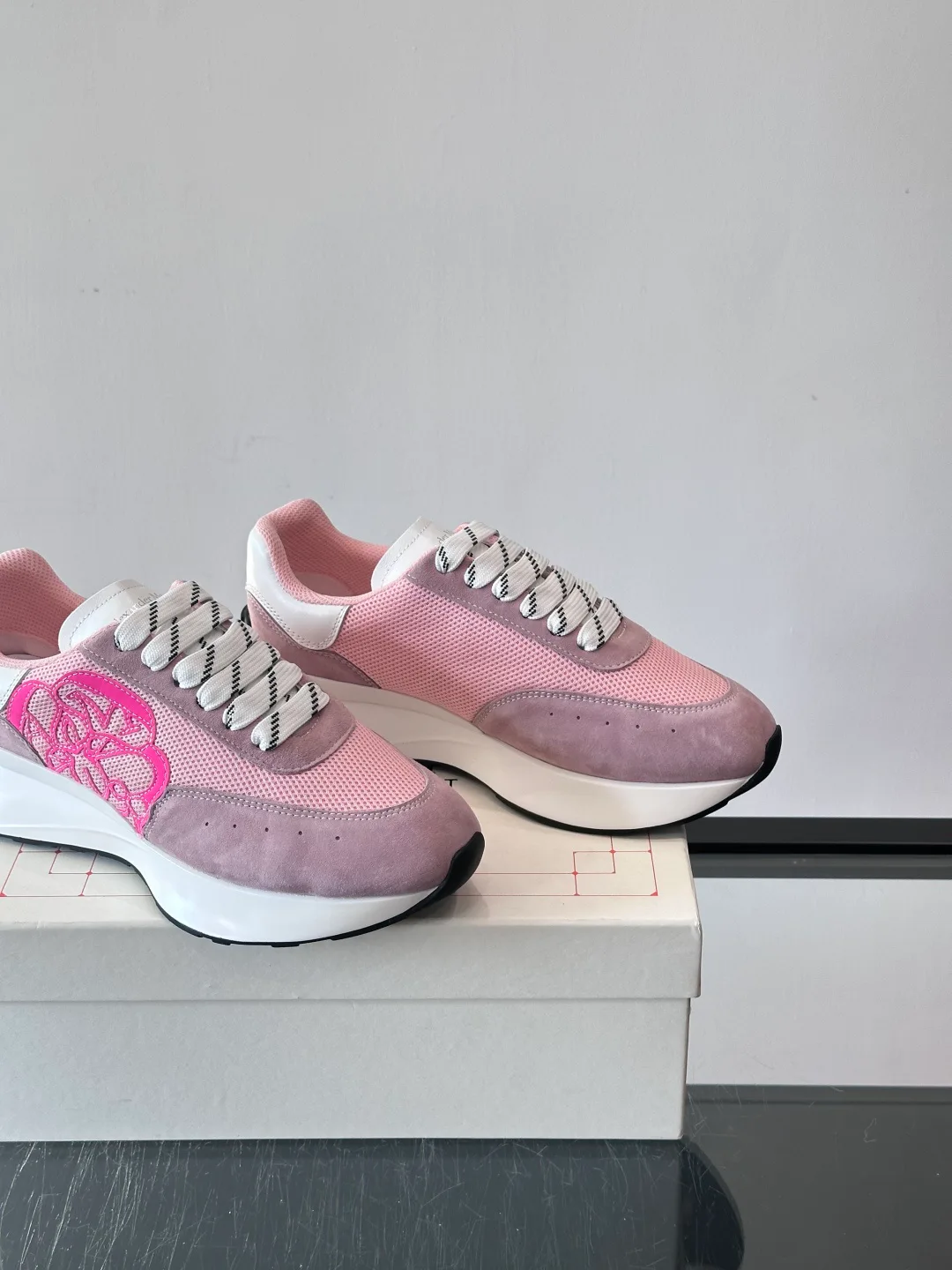 Кроссовки Женские Alexander Mcqueen 564589