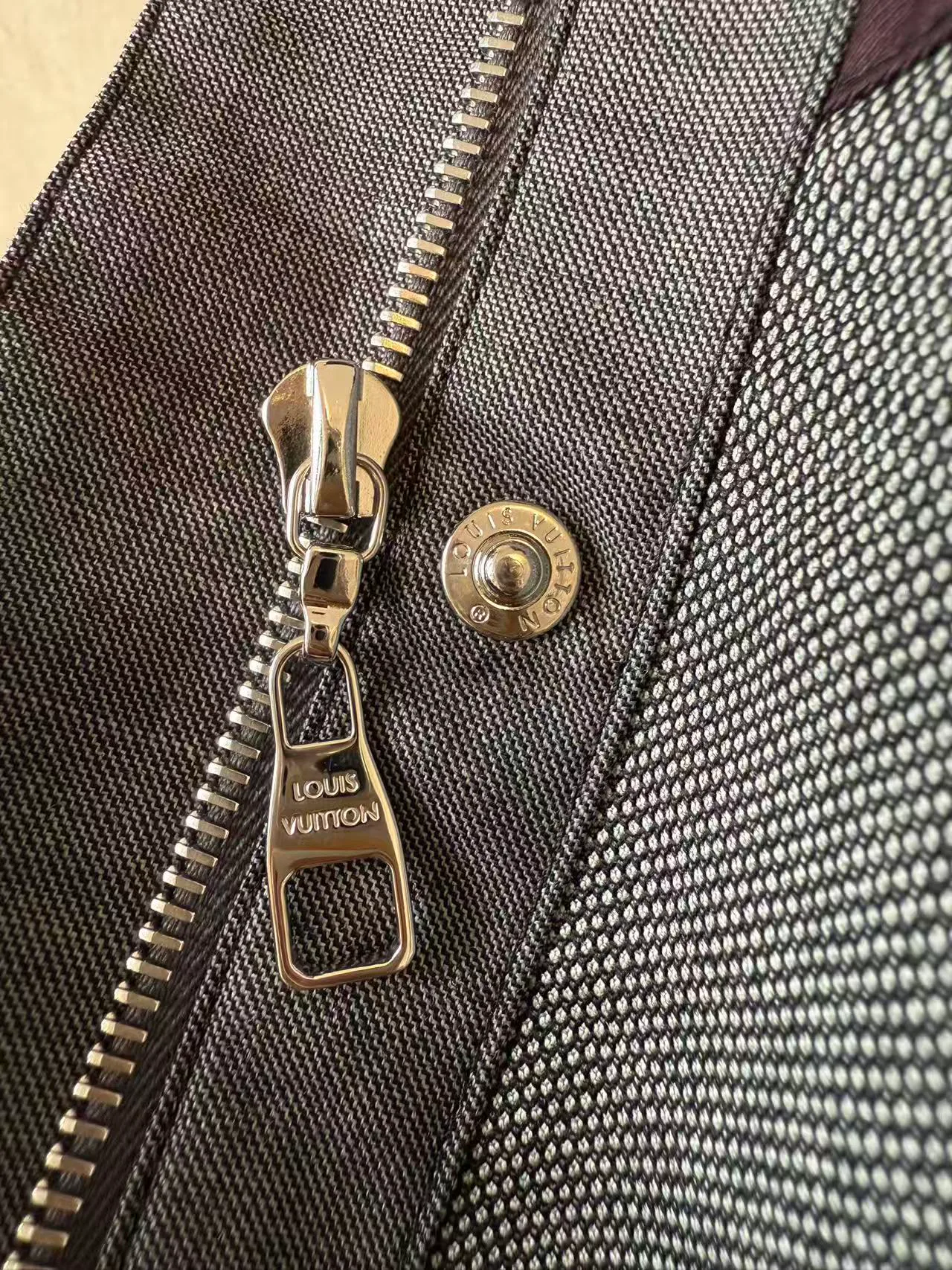 Куртки И Пуховики Женские Louis Vuitton 11471825