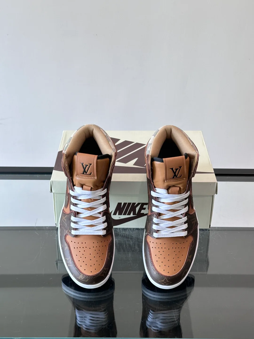 Кроссовки Мужские Louis Vuitton 18274505