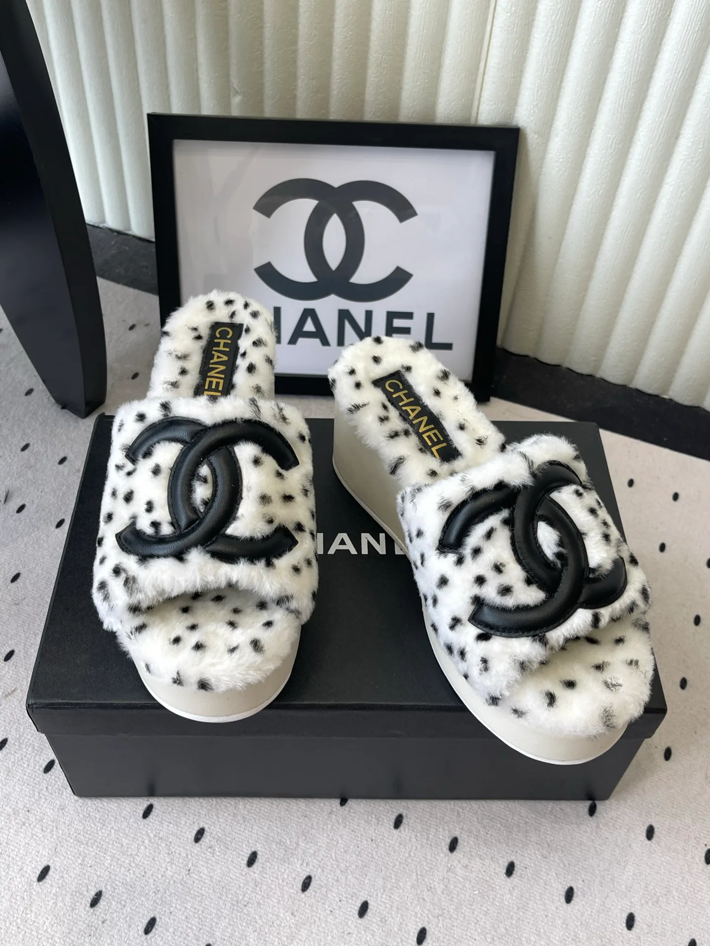 Тапочки Женские Chanel 18069907
