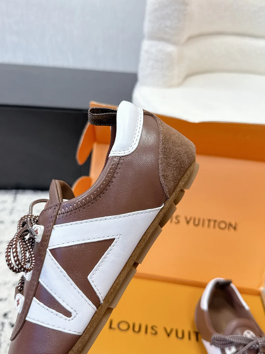 Кроссовки Женские Louis Vuitton 18409662