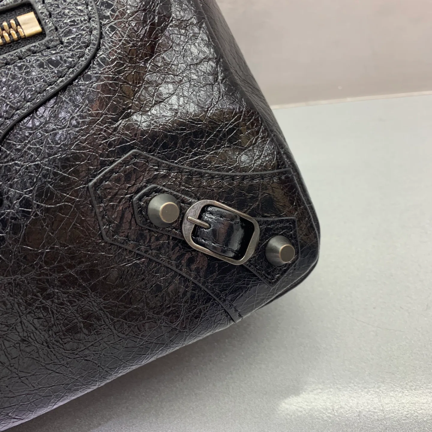Сумки На Ремне Женские Balenciaga 17419149