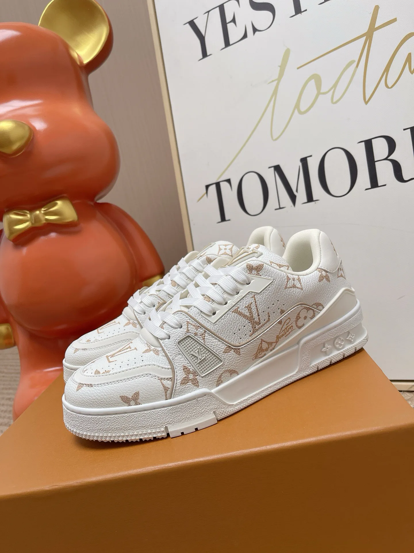 Кроссовки Женские Louis Vuitton 18810898