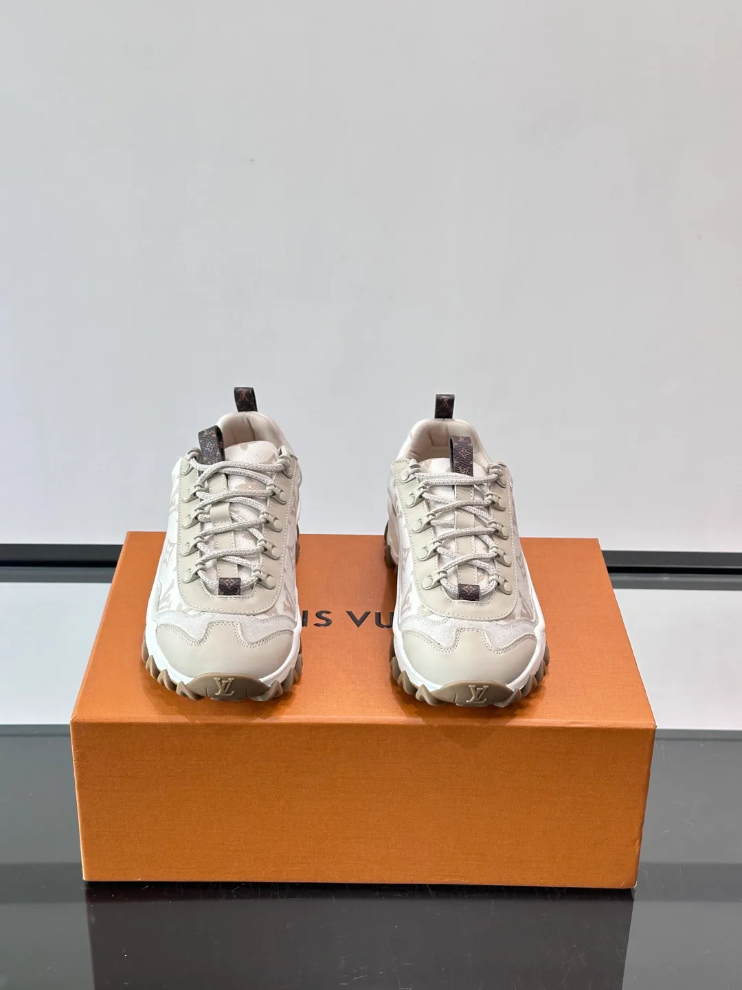 Кроссовки Женские Louis Vuitton 13580313