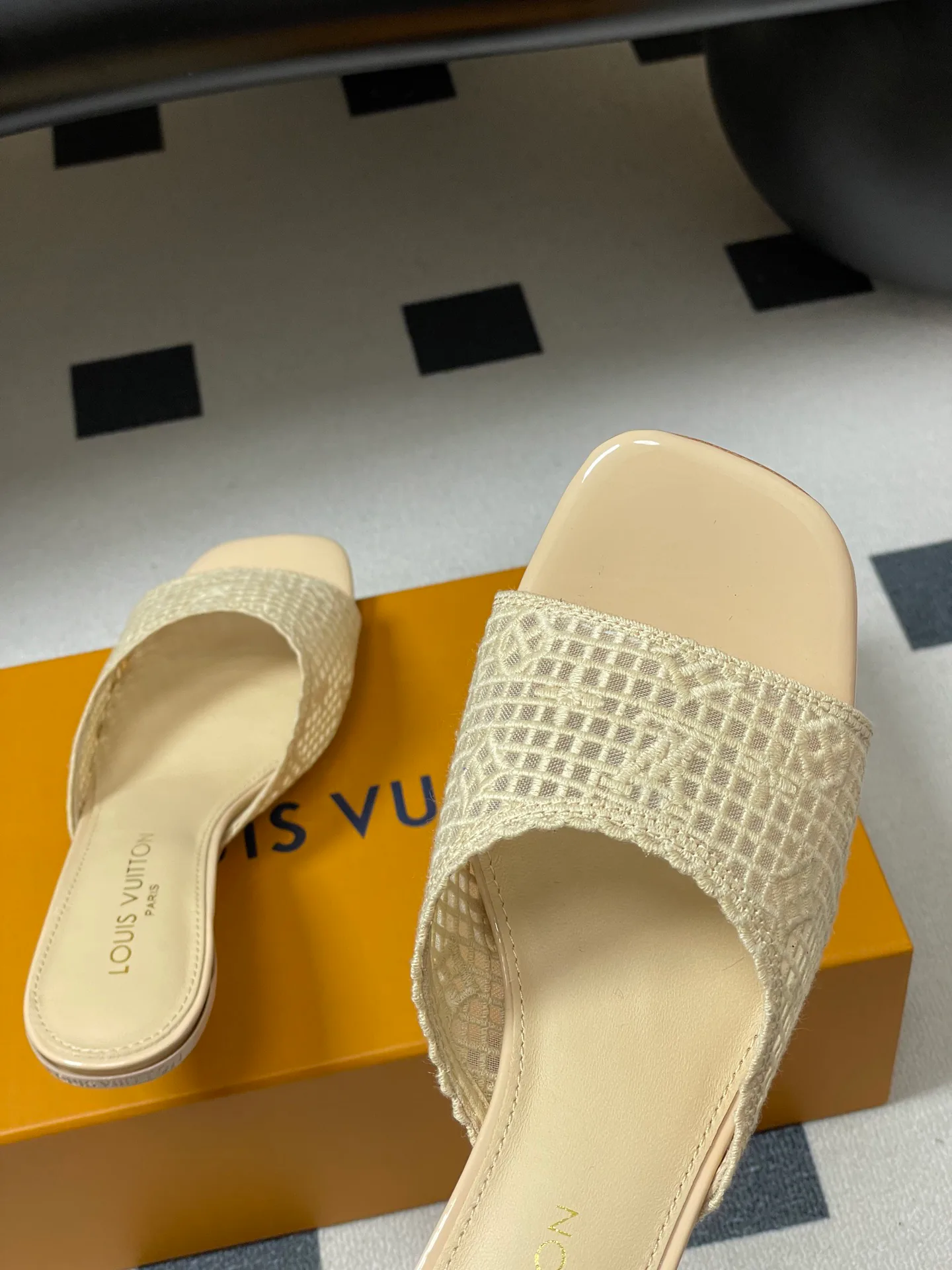 Босоножки Женские Louis Vuitton 13343908