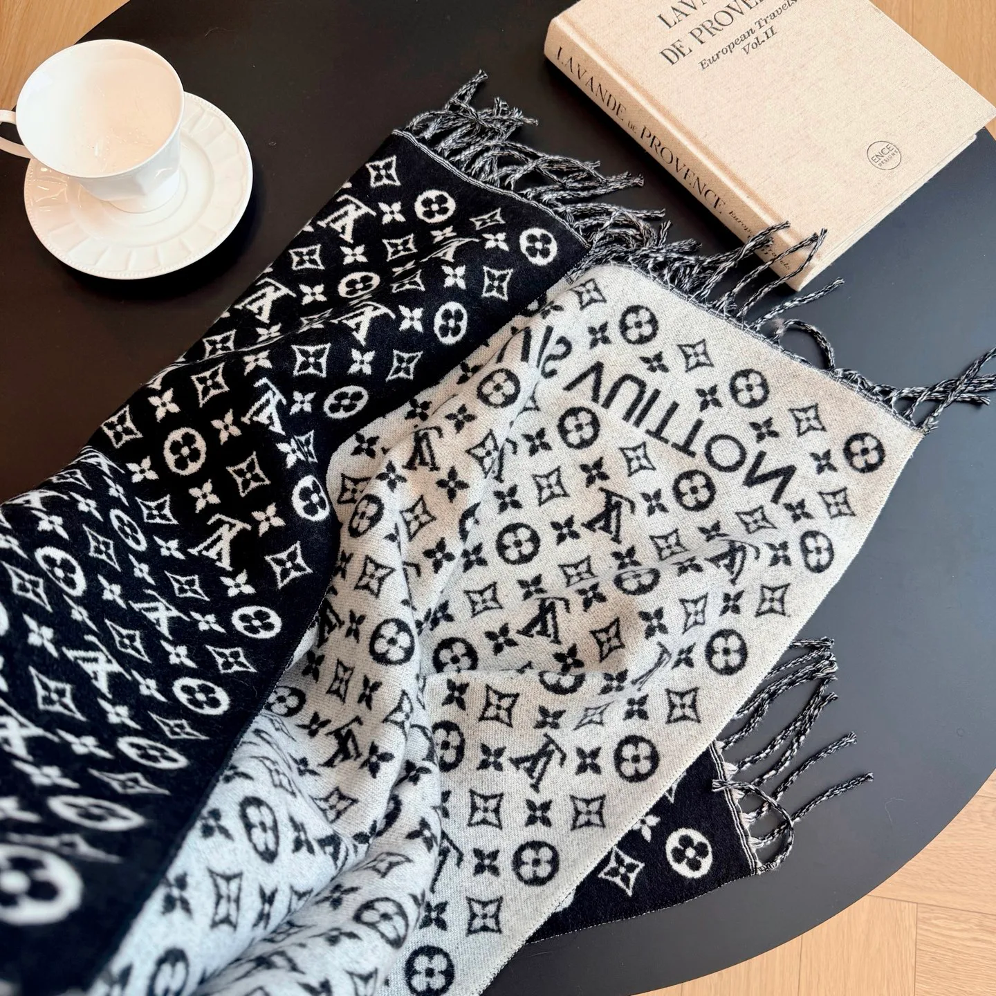 Шарфы Louis Vuitton 18105495