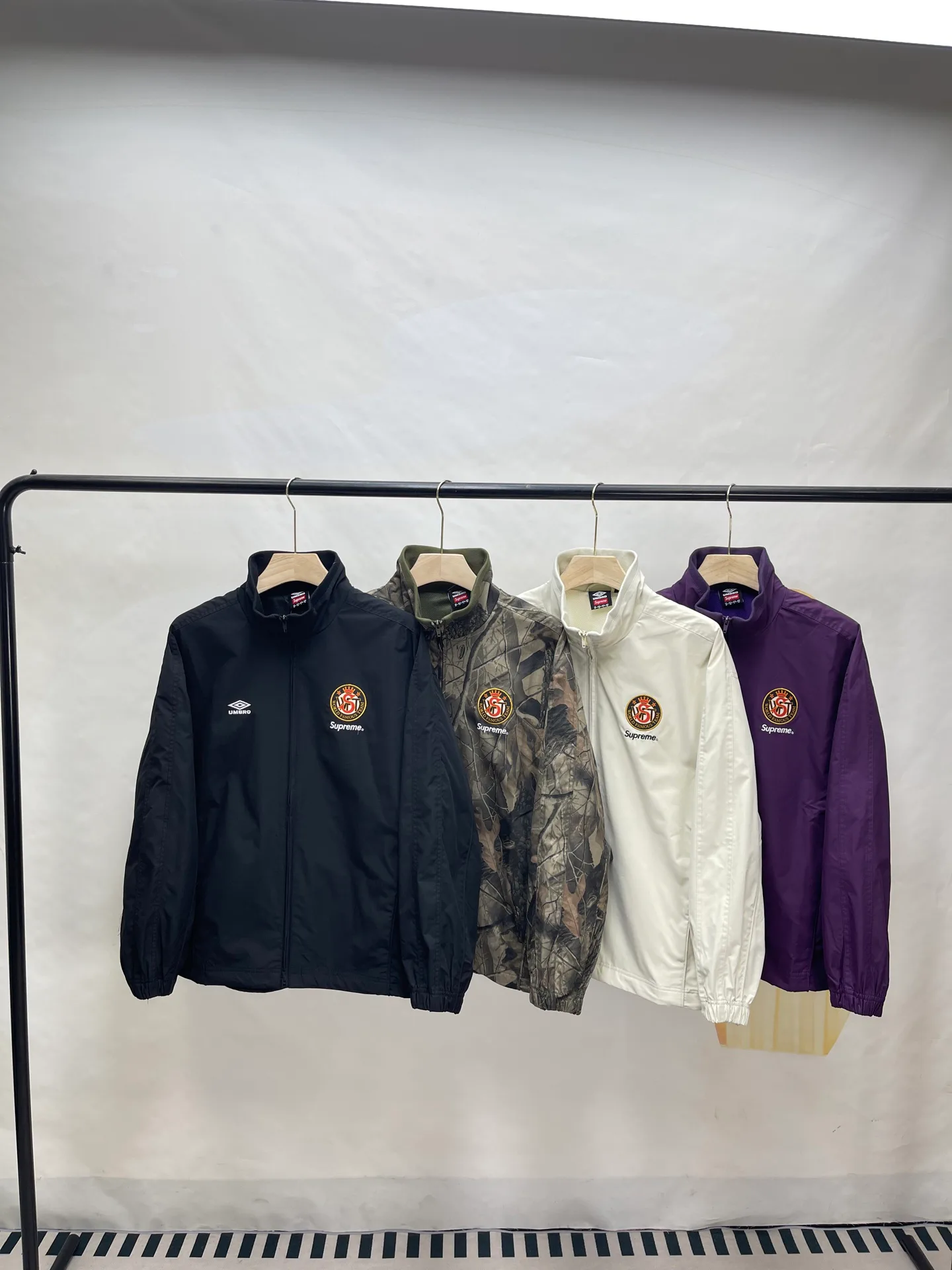Куртки И Пуховики Мужские Supreme 12640952