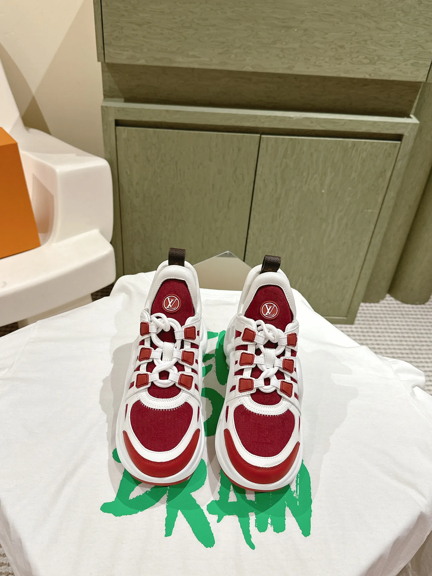 Кроссовки Женские Louis Vuitton 10840494