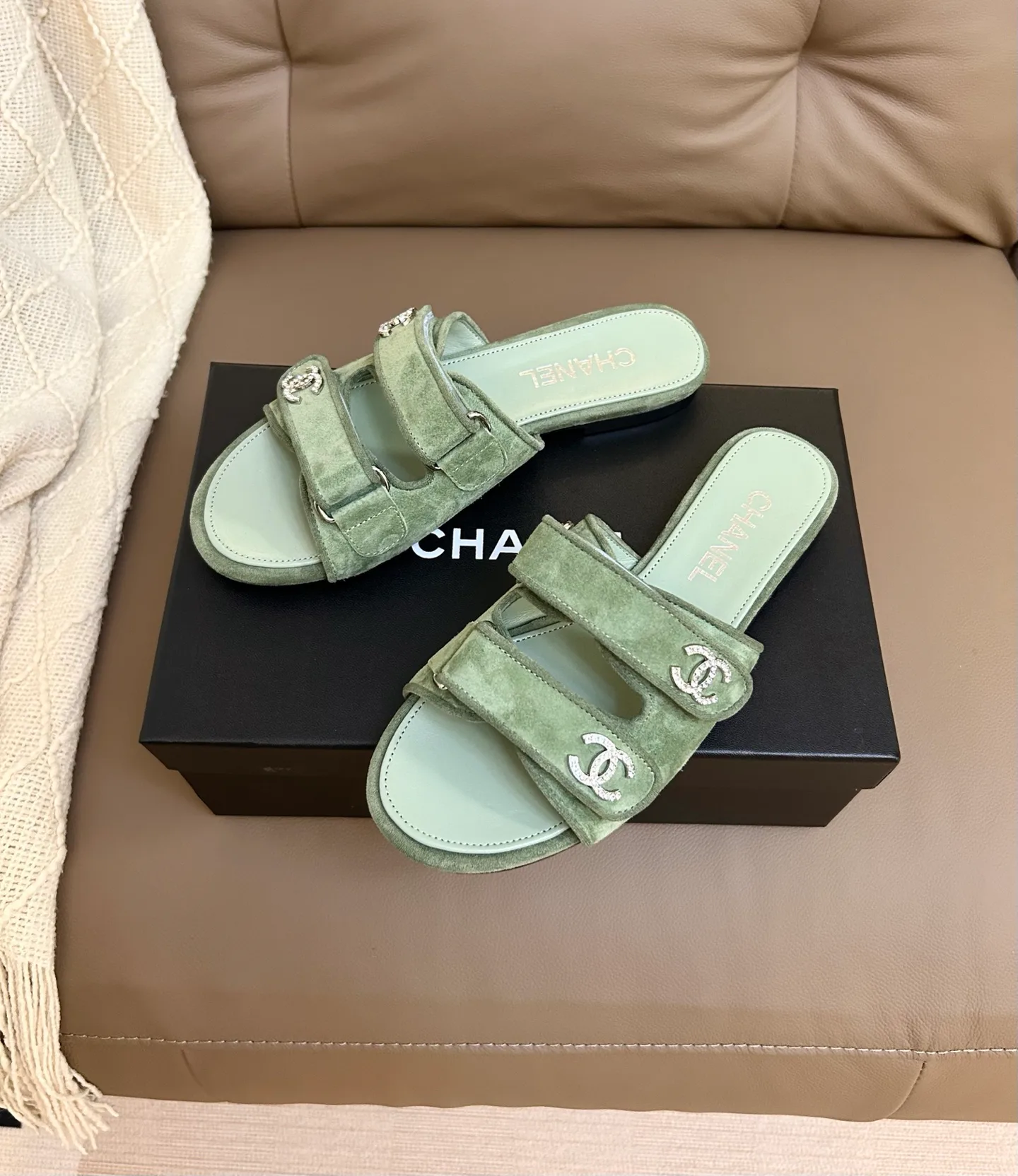 Шлепанцы Женские Chanel 13108918