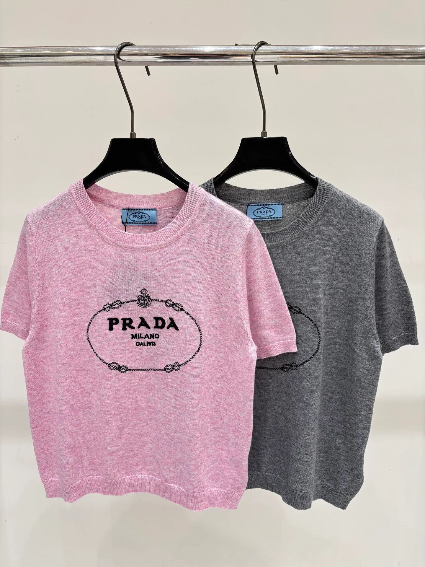 Футболки Женские Prada 17603862