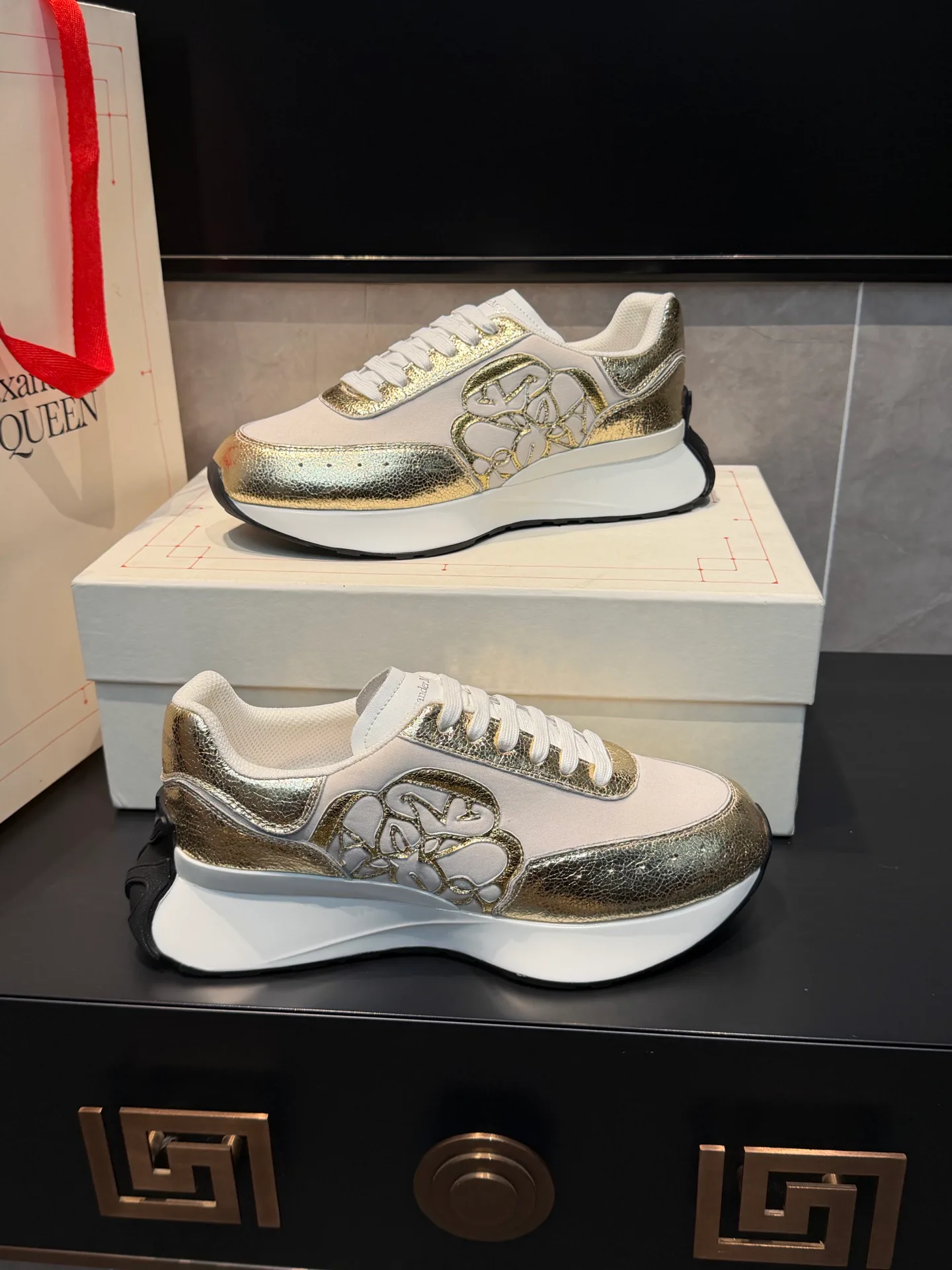 Кроссовки Женские Alexander Mcqueen 18891469