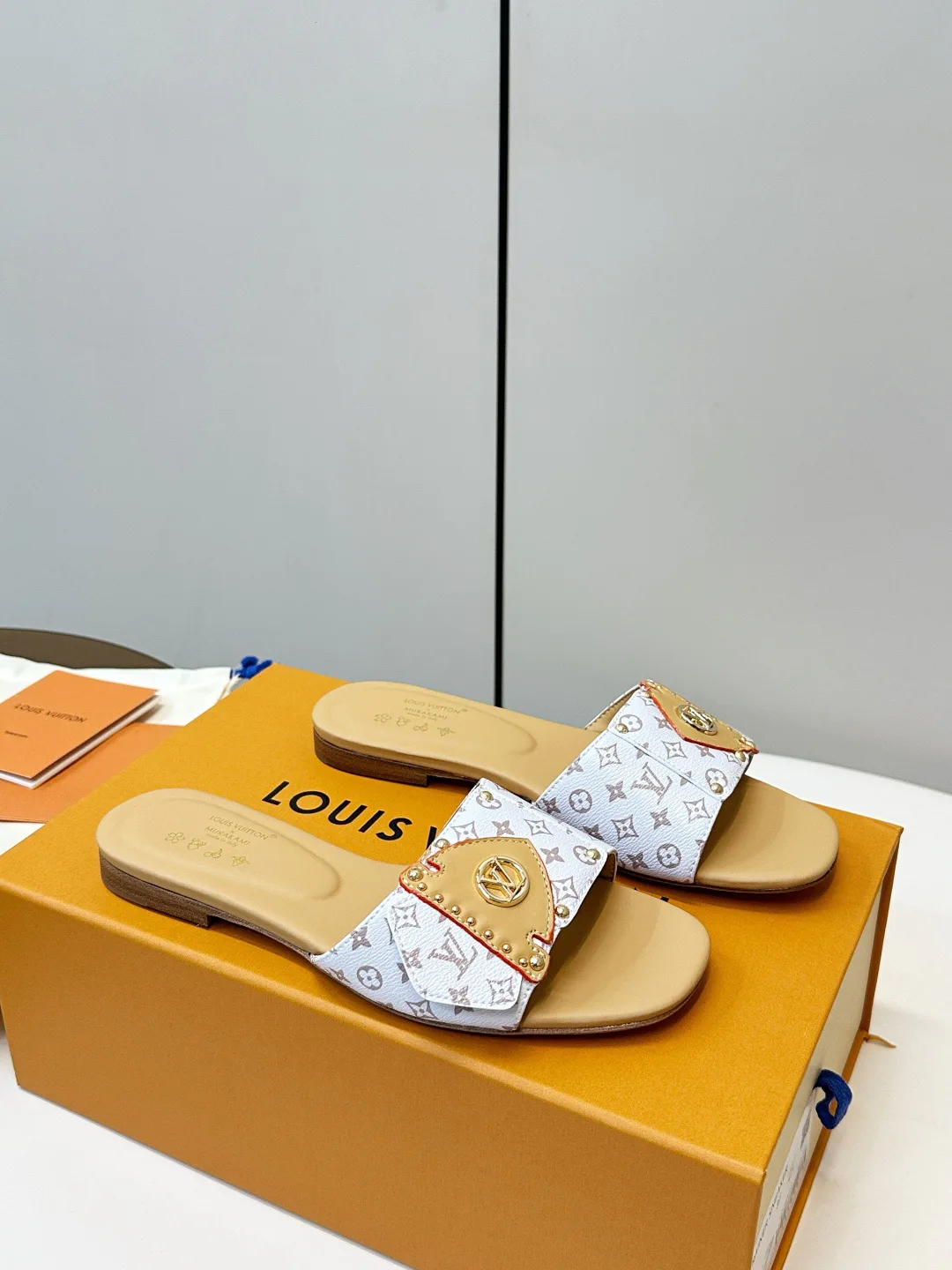 Шлепанцы Женские Louis Vuitton 12338561