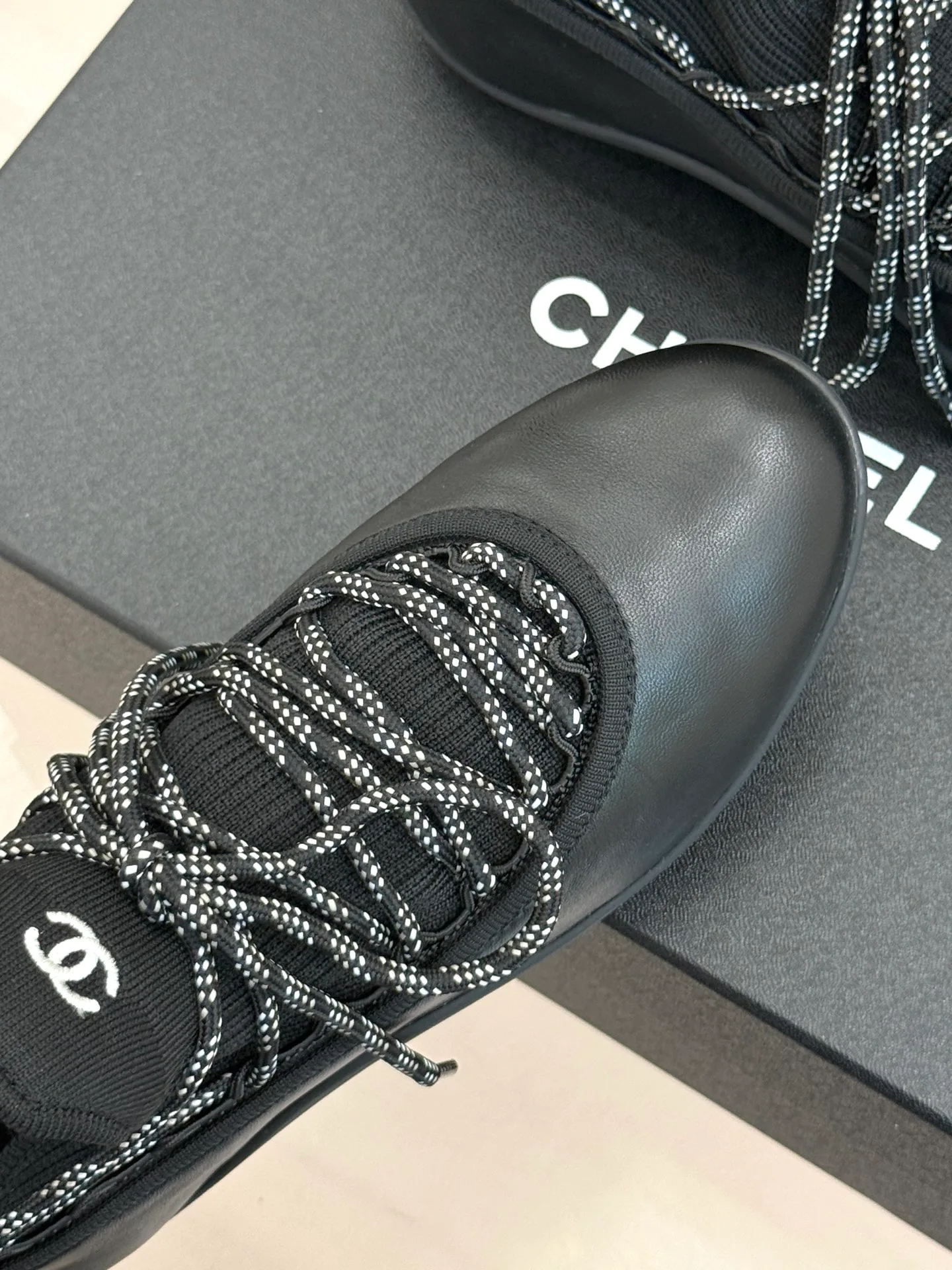 Кроссовки Женские Chanel 16891578