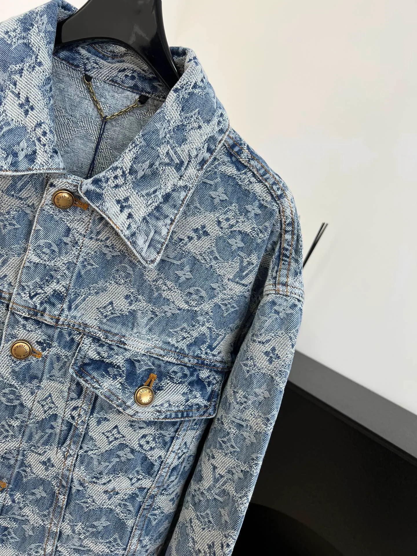 Куртки И Пуховики Женские Louis Vuitton 339789