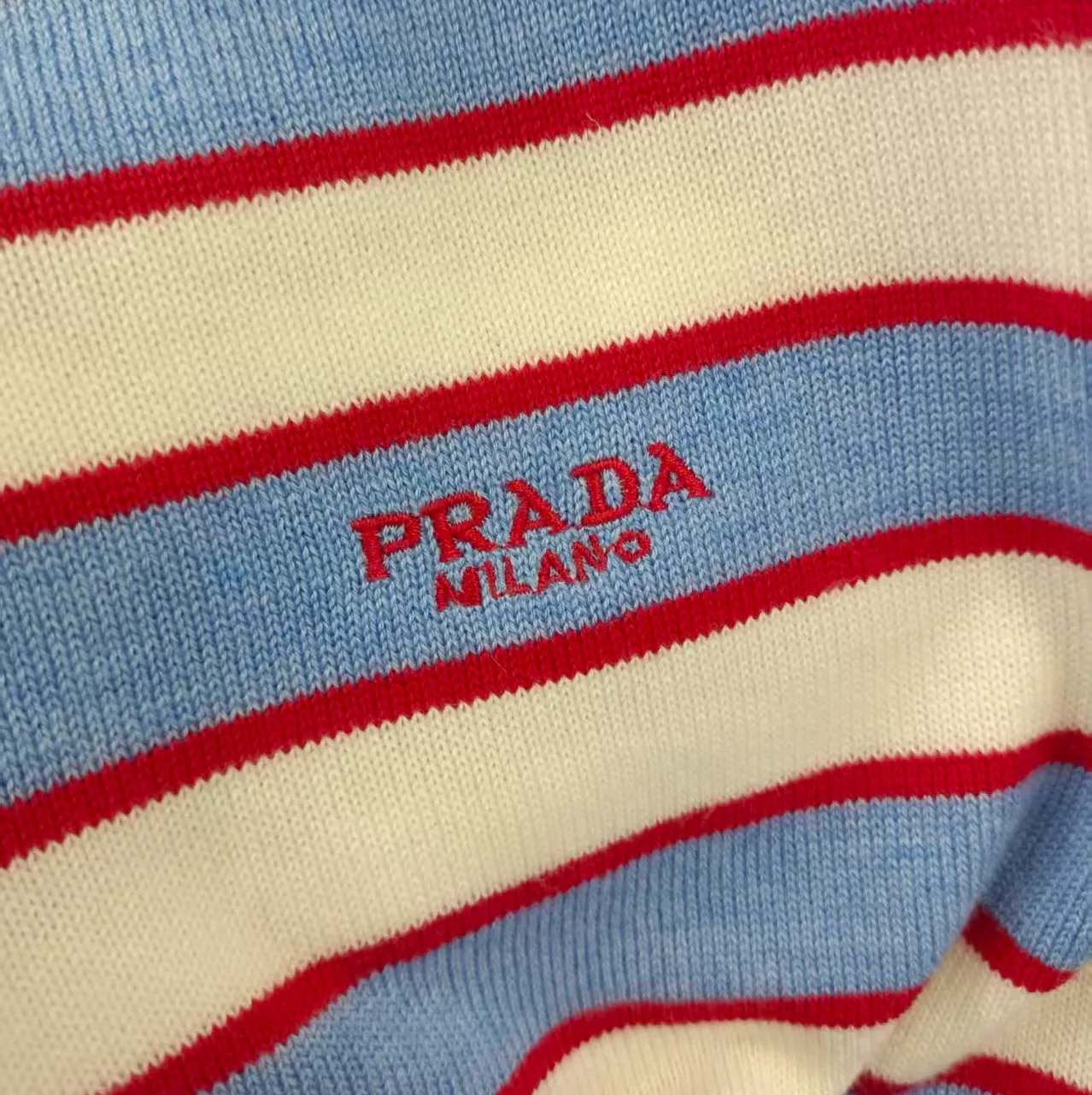 Футболки Женские Prada 13456132