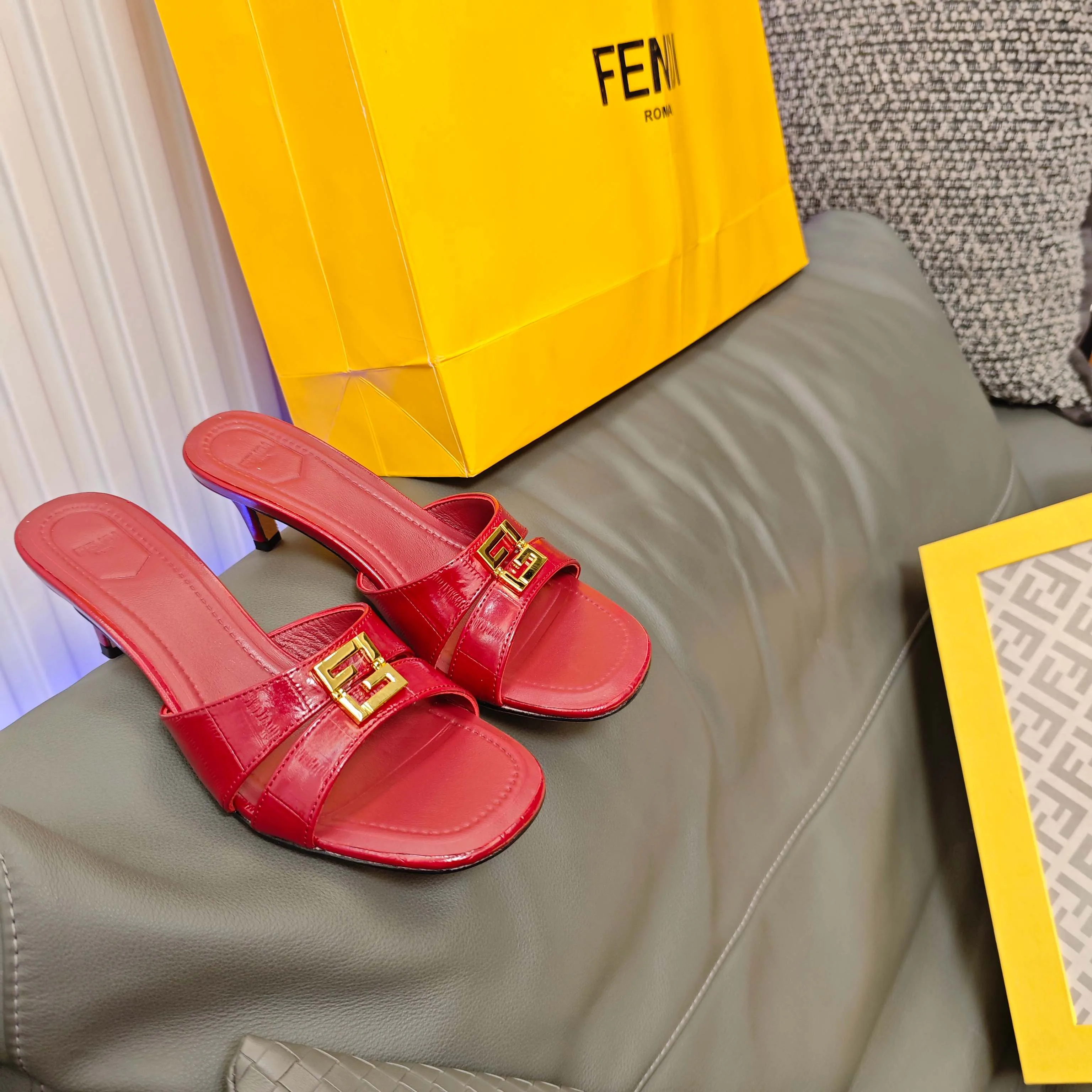 Босоножки Женские Fendi 3921535