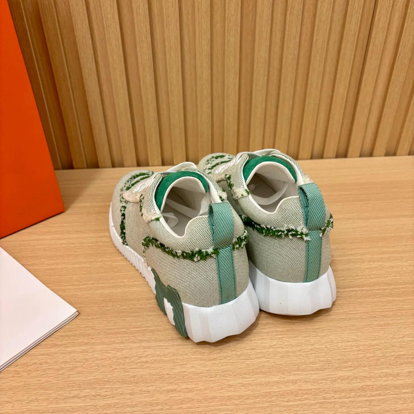 Кроссовки Женские Louis Vuitton 18387023